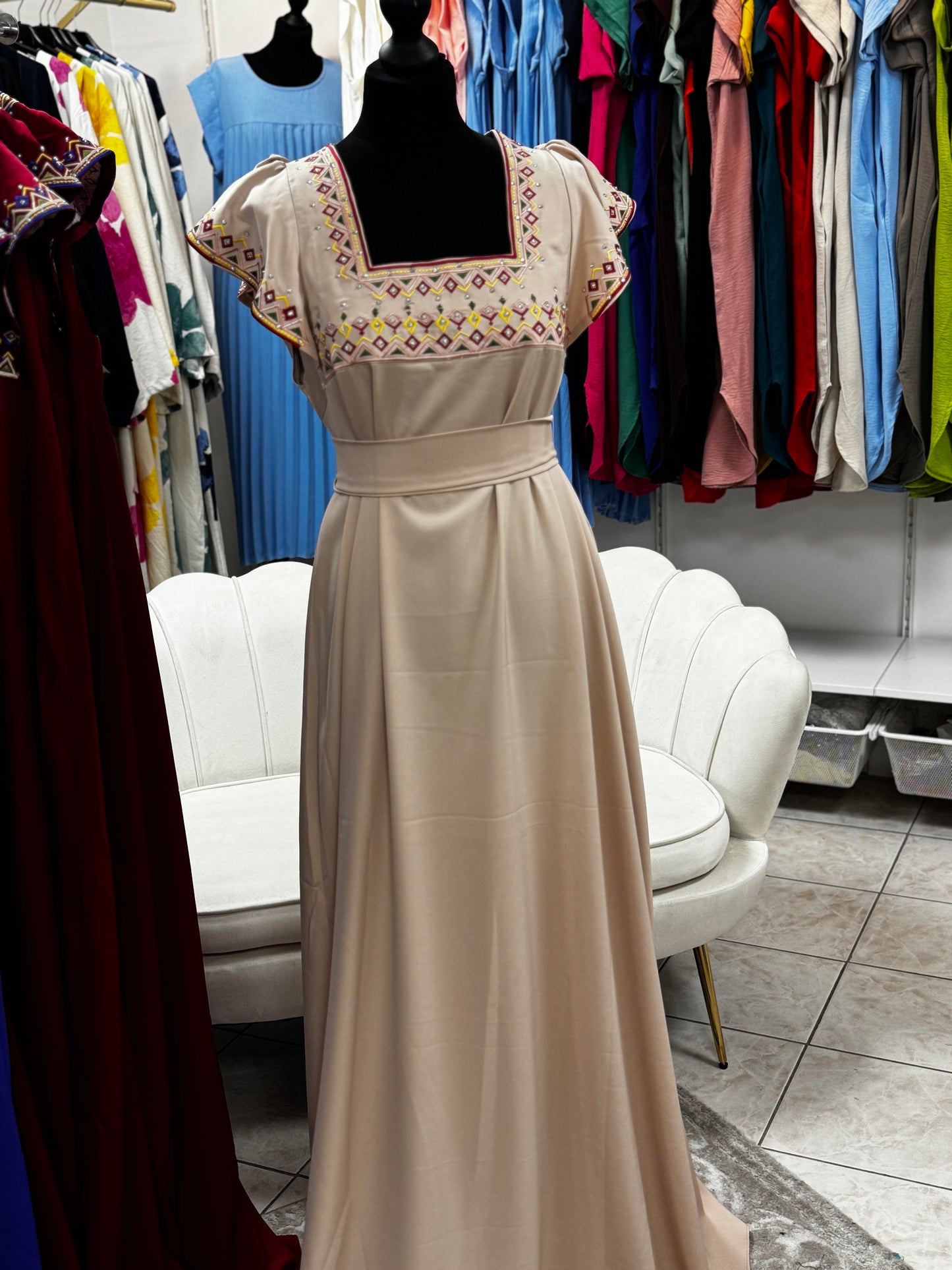 Robe en broderie