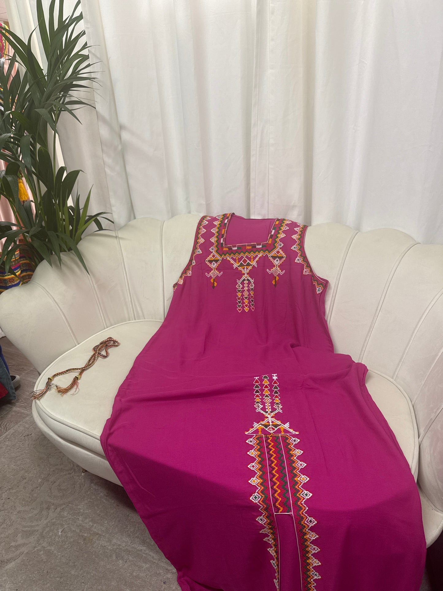 Robes longues brodées sans manches