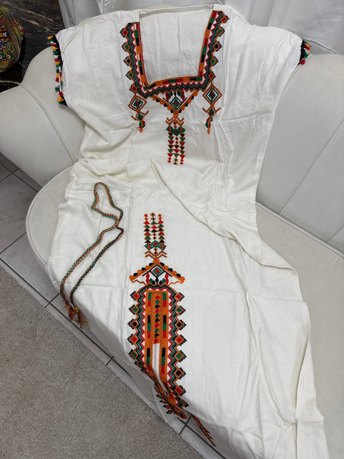 Robe brodé avec fonte