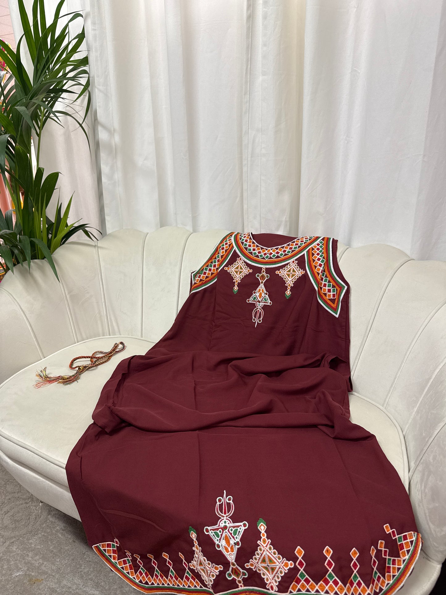 Robes longues brodées sans manches