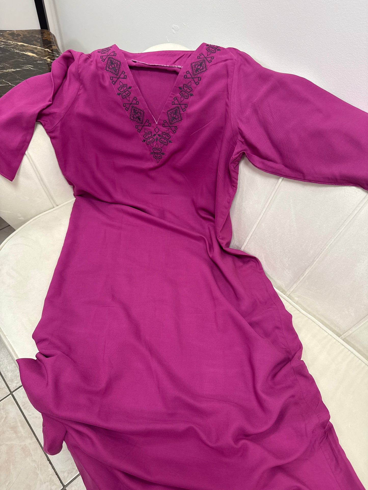Robes brodées avec manche