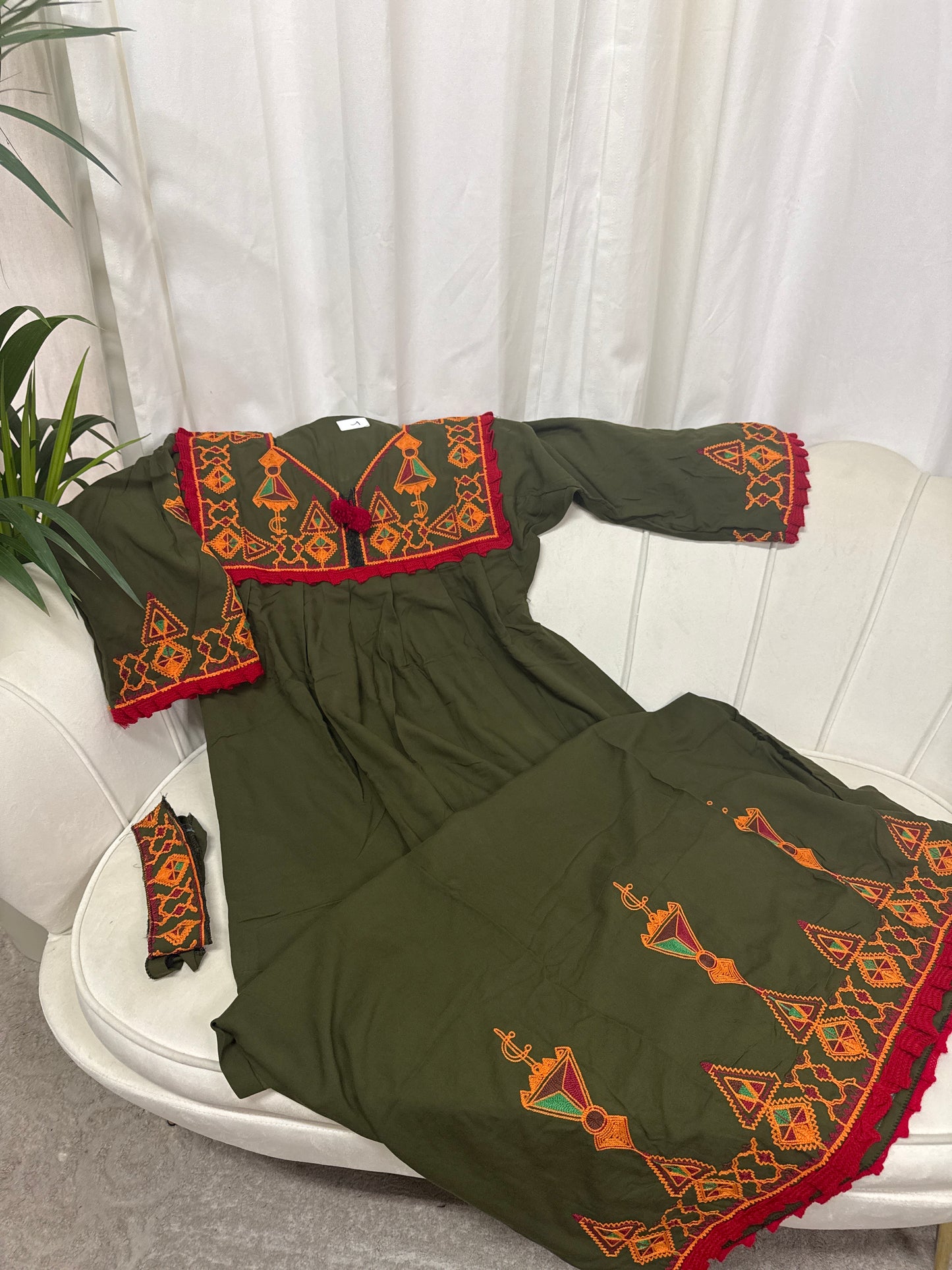 Robes longues brodé avec ceinture