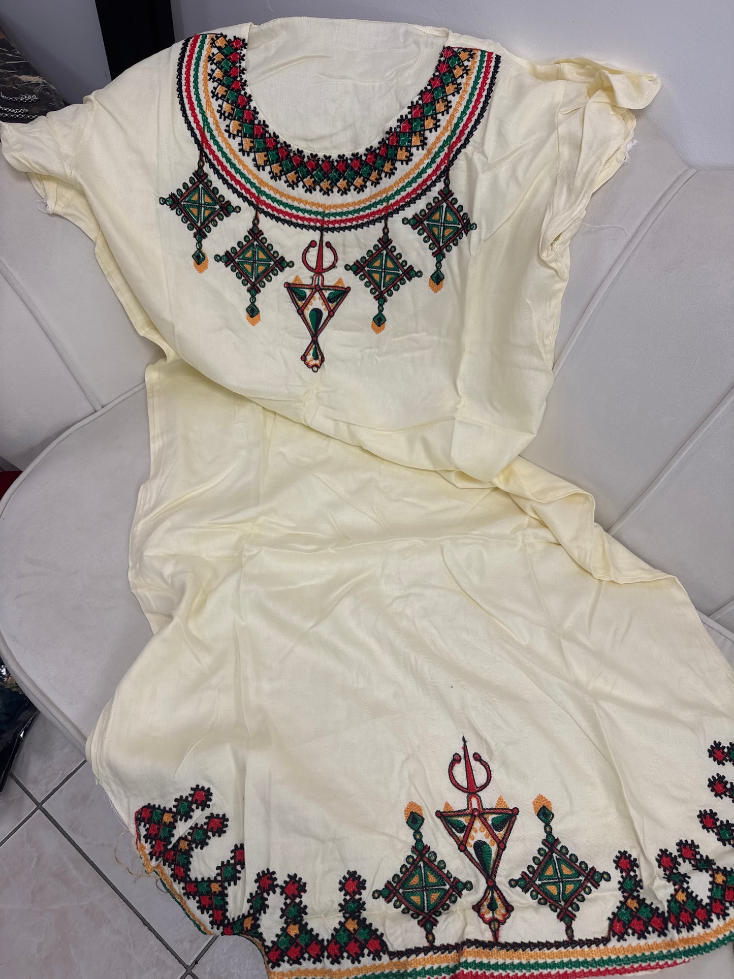 Robes brodées mirwaha midi