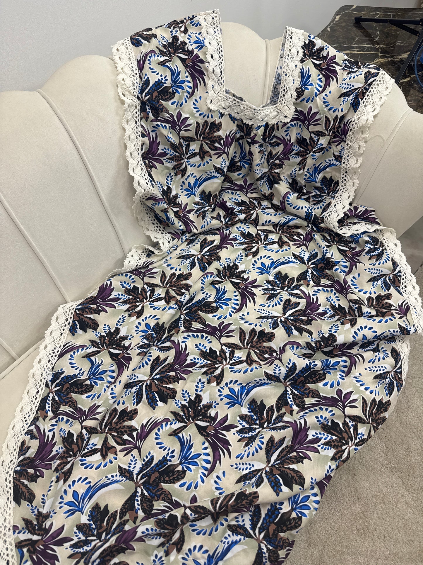 Robe maison avec dentelle
