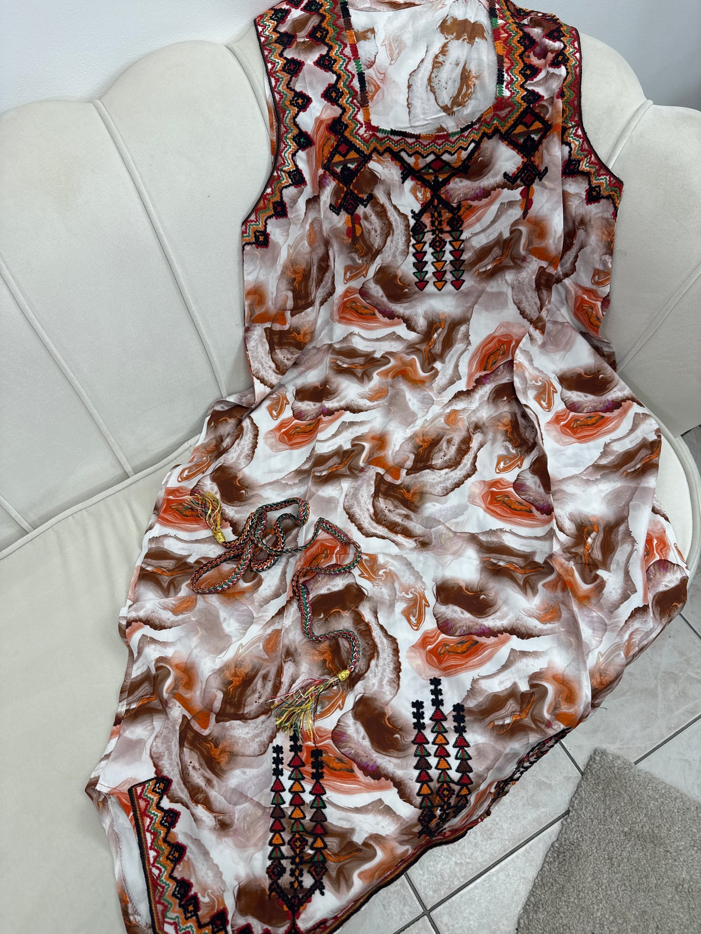 Robe brodé courte