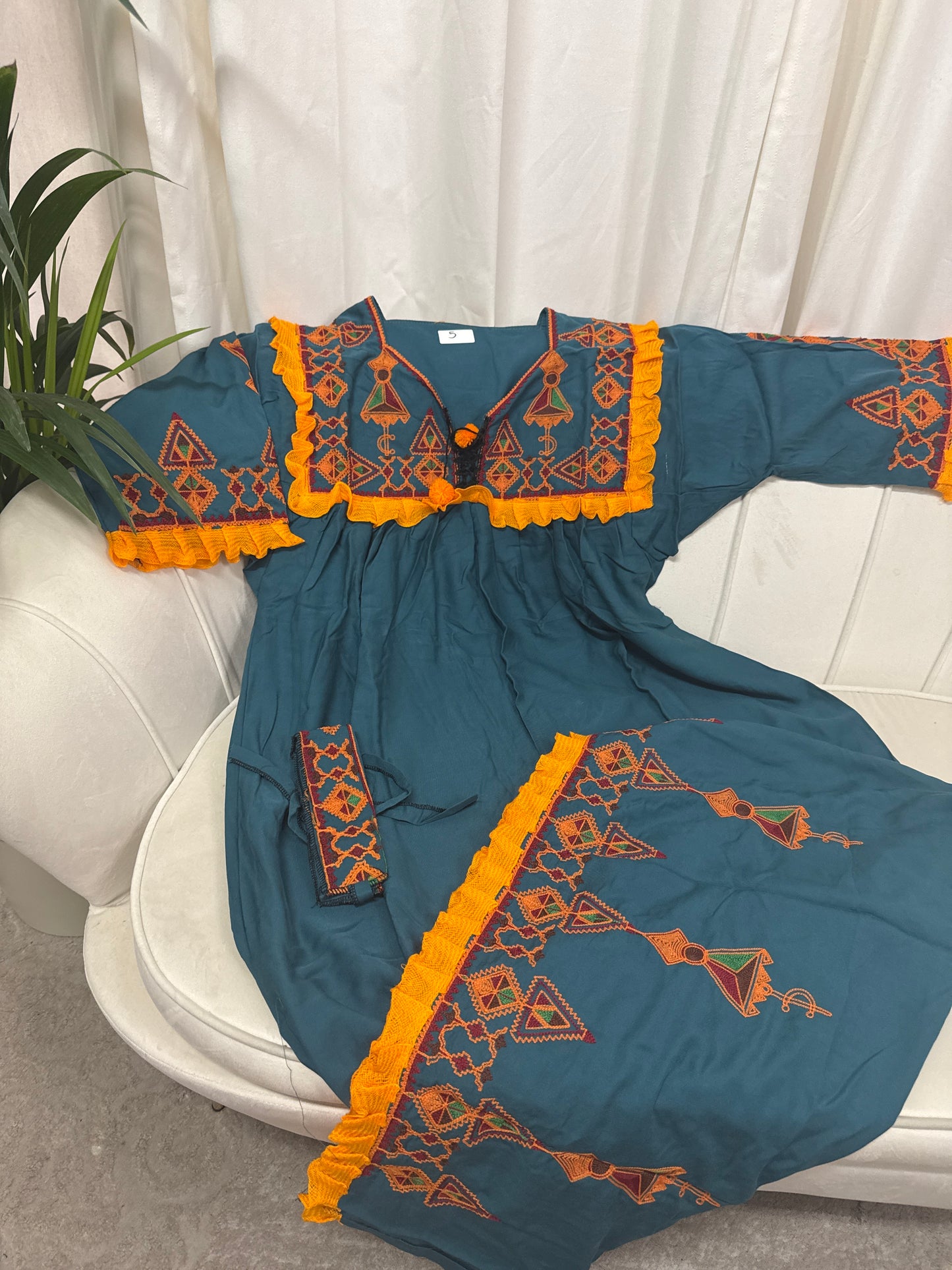 Robes longues brodé avec ceinture