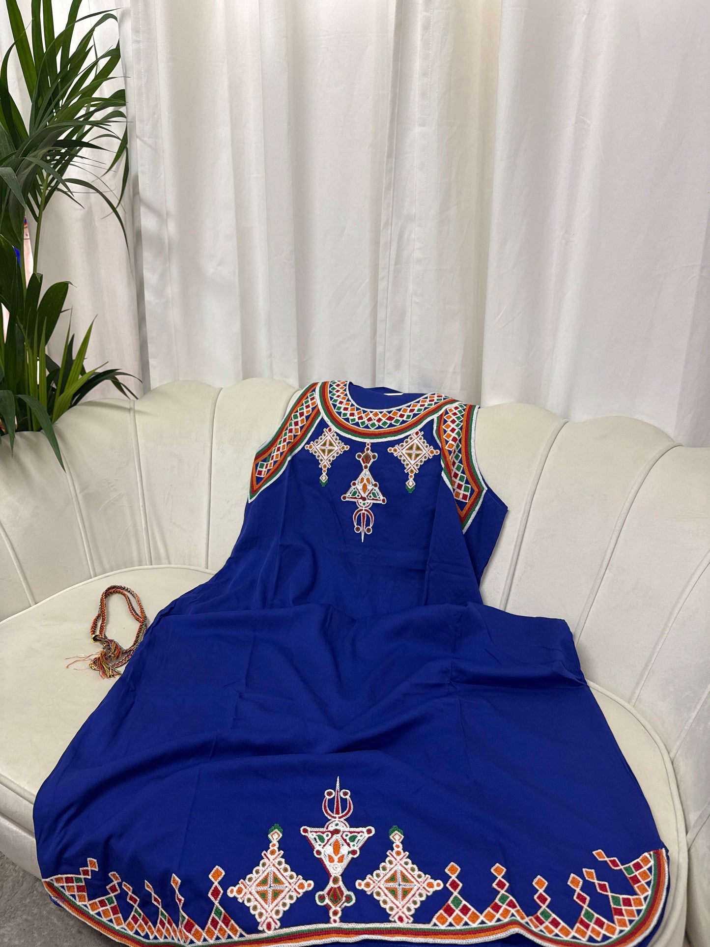 Robes midi brodées sans manches