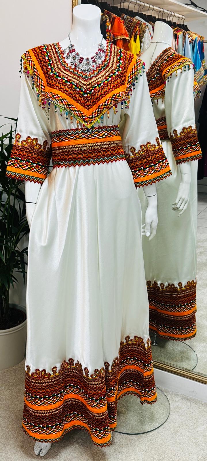 Robe chargée blanche