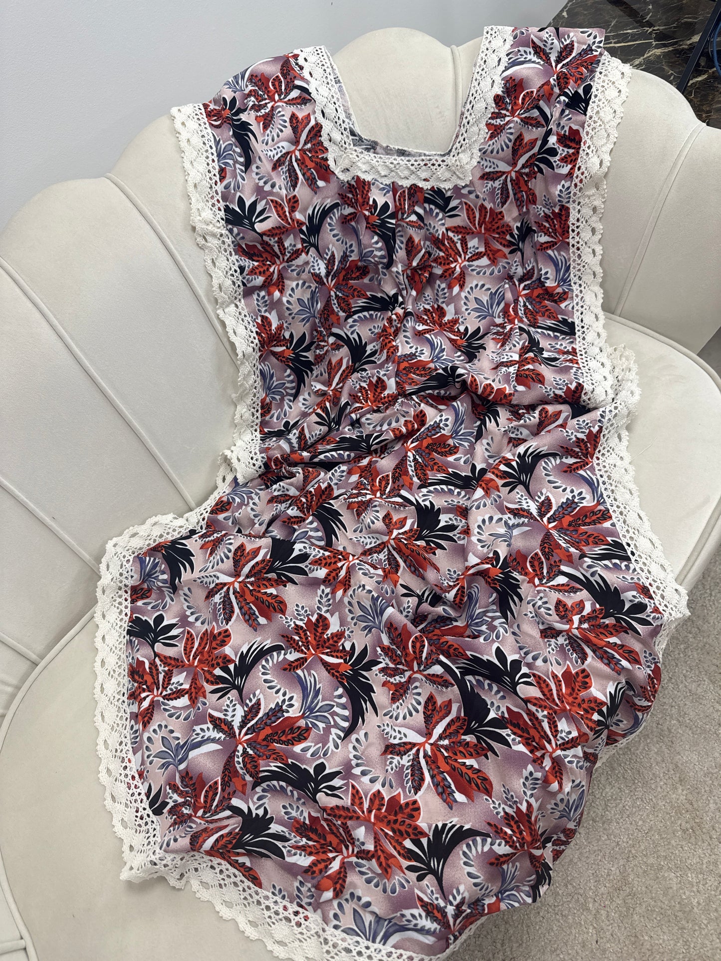 Robe maison avec dentelle