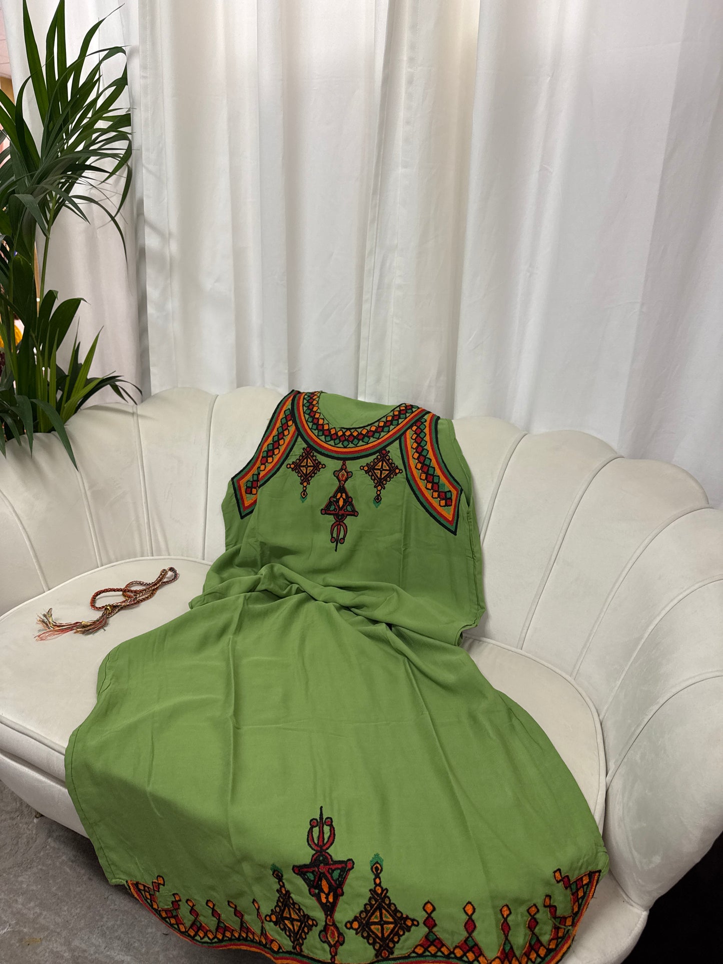 Robes longues brodées sans manches