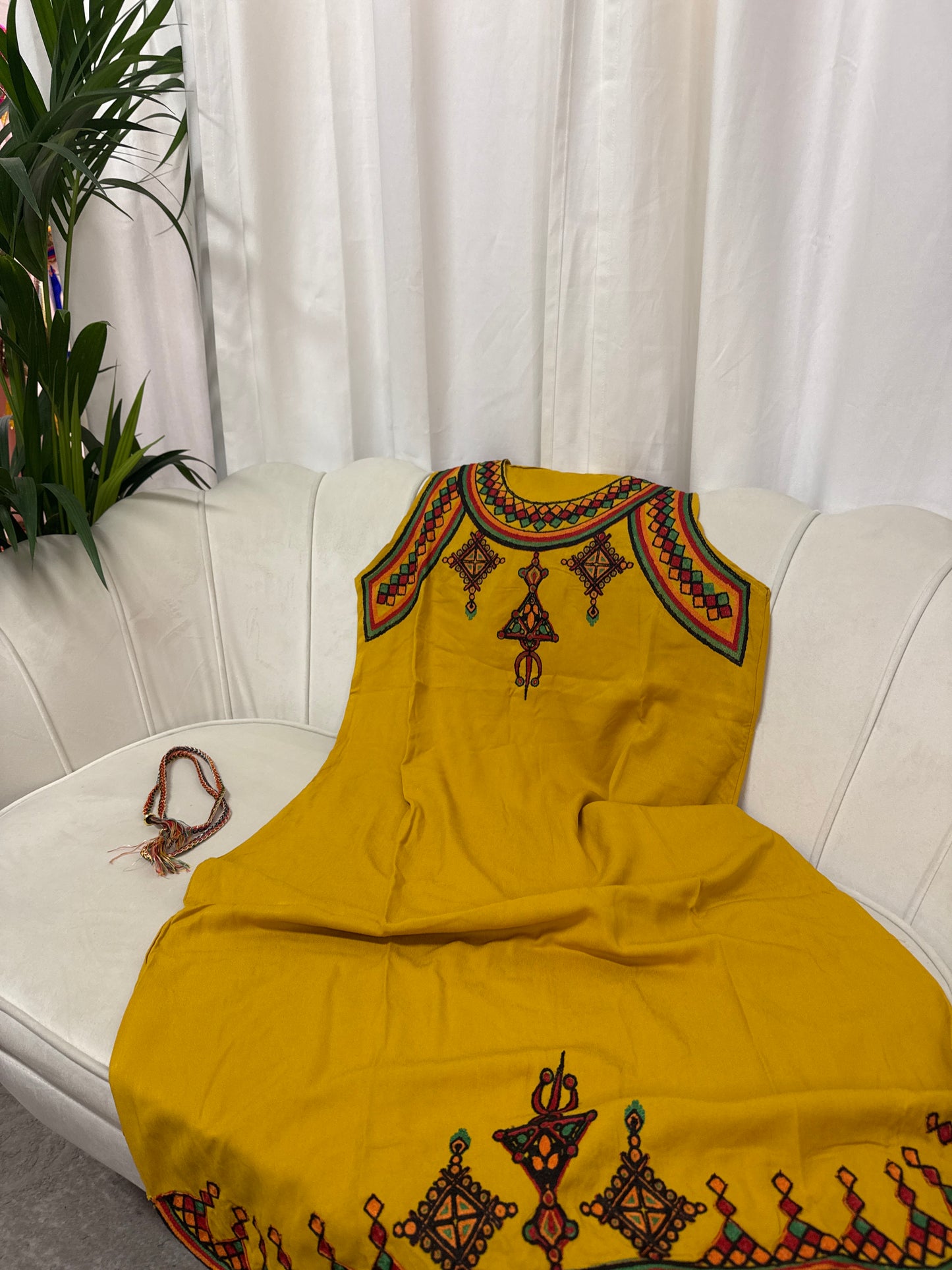 Robes midi brodées sans manches
