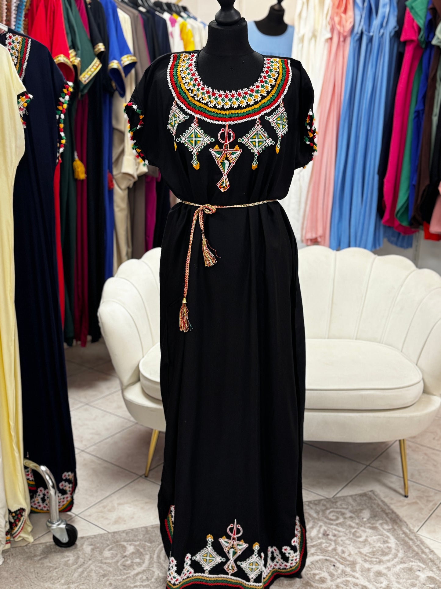 Robe brodé