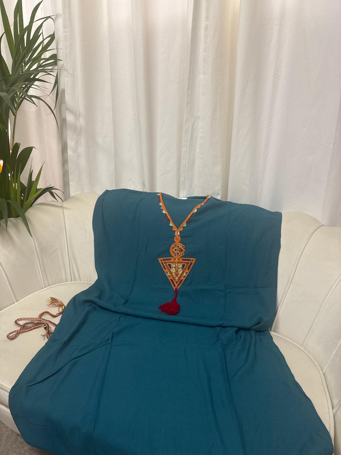 Robes berbères brodées