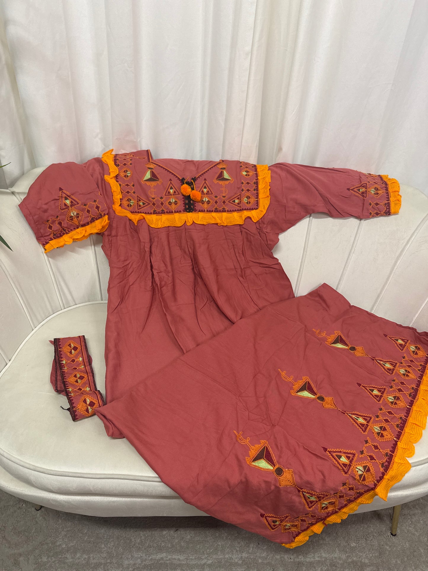 Robes longues brodé avec ceinture