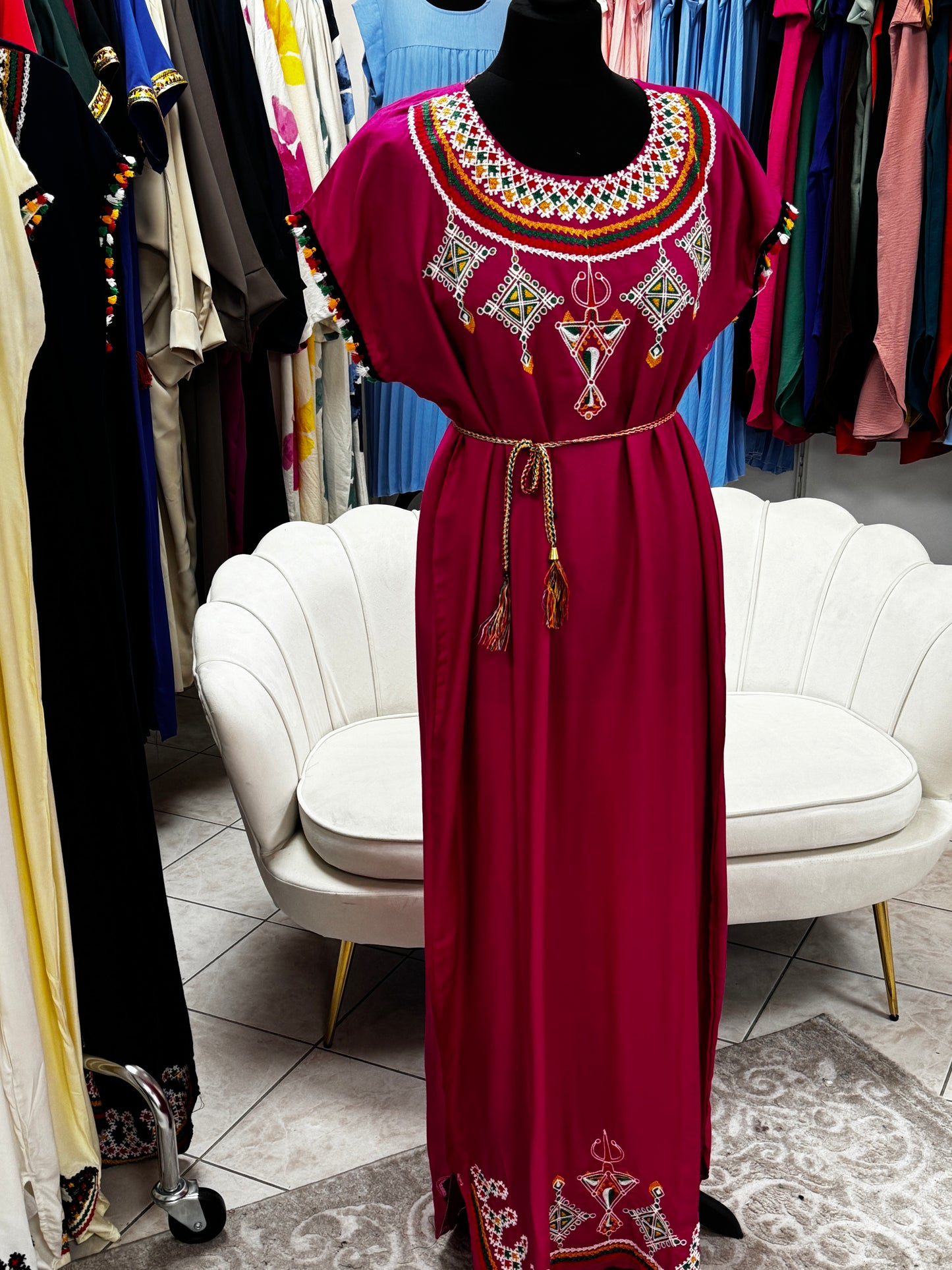 Robe brodé
