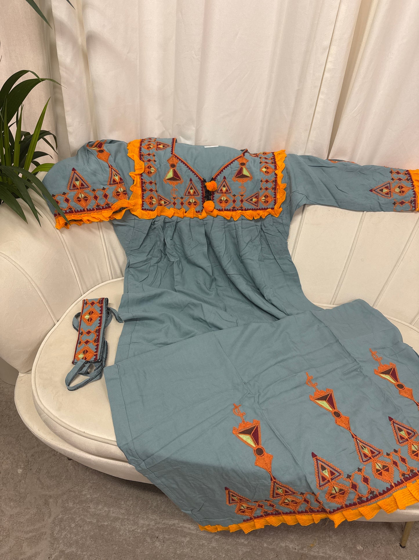 Robes longues brodé avec ceinture