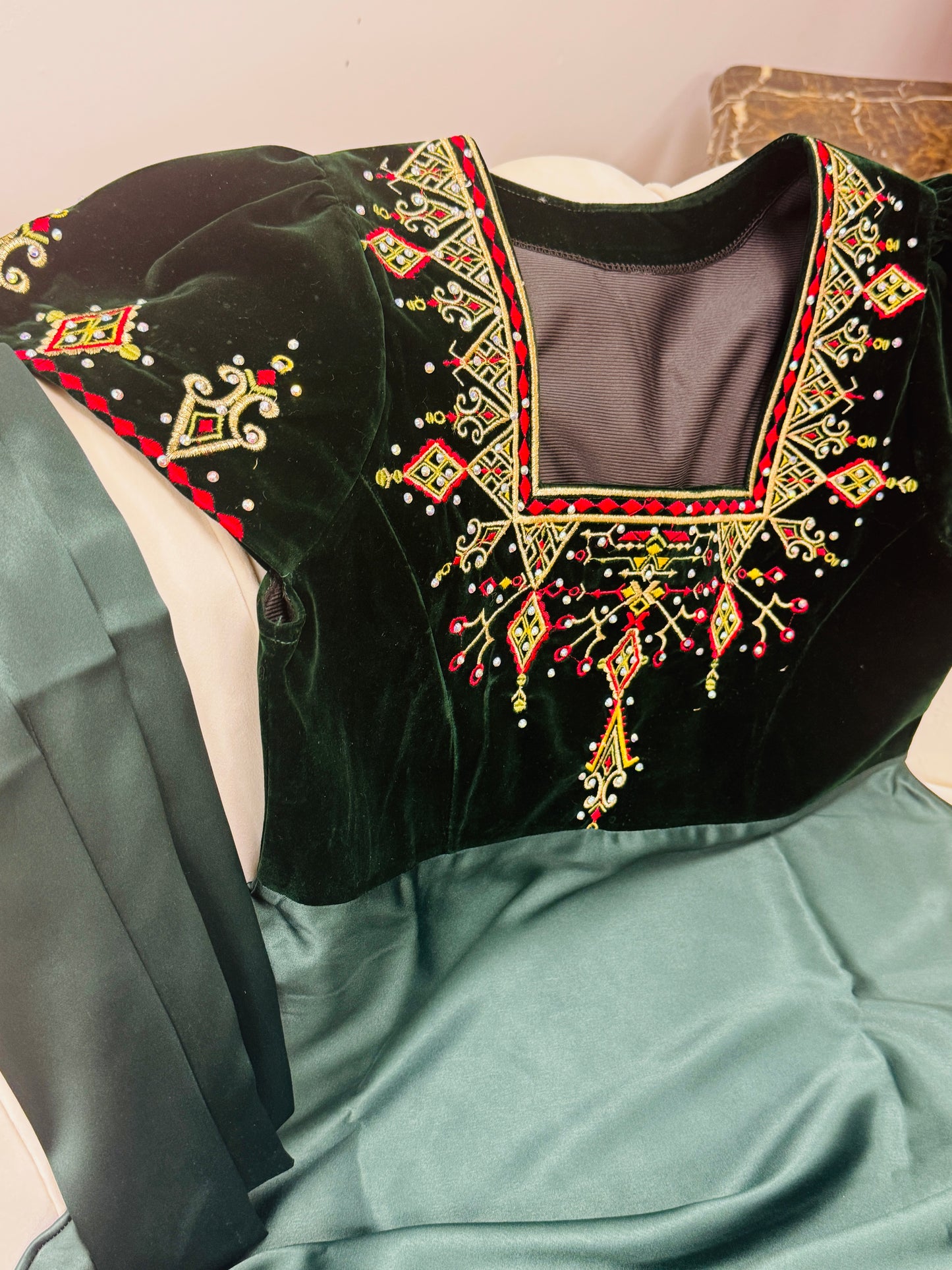 Robes brodées kabyle velours 