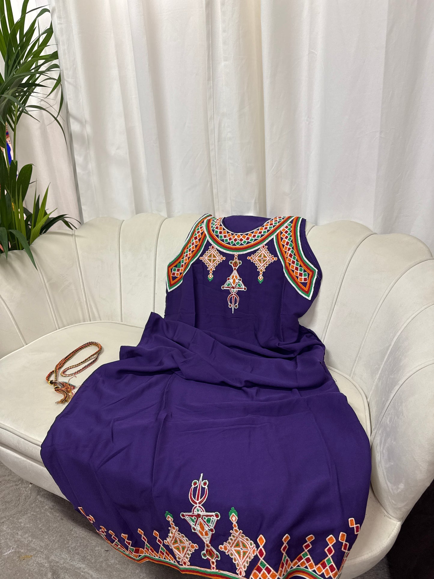 Robes longues brodées sans manches