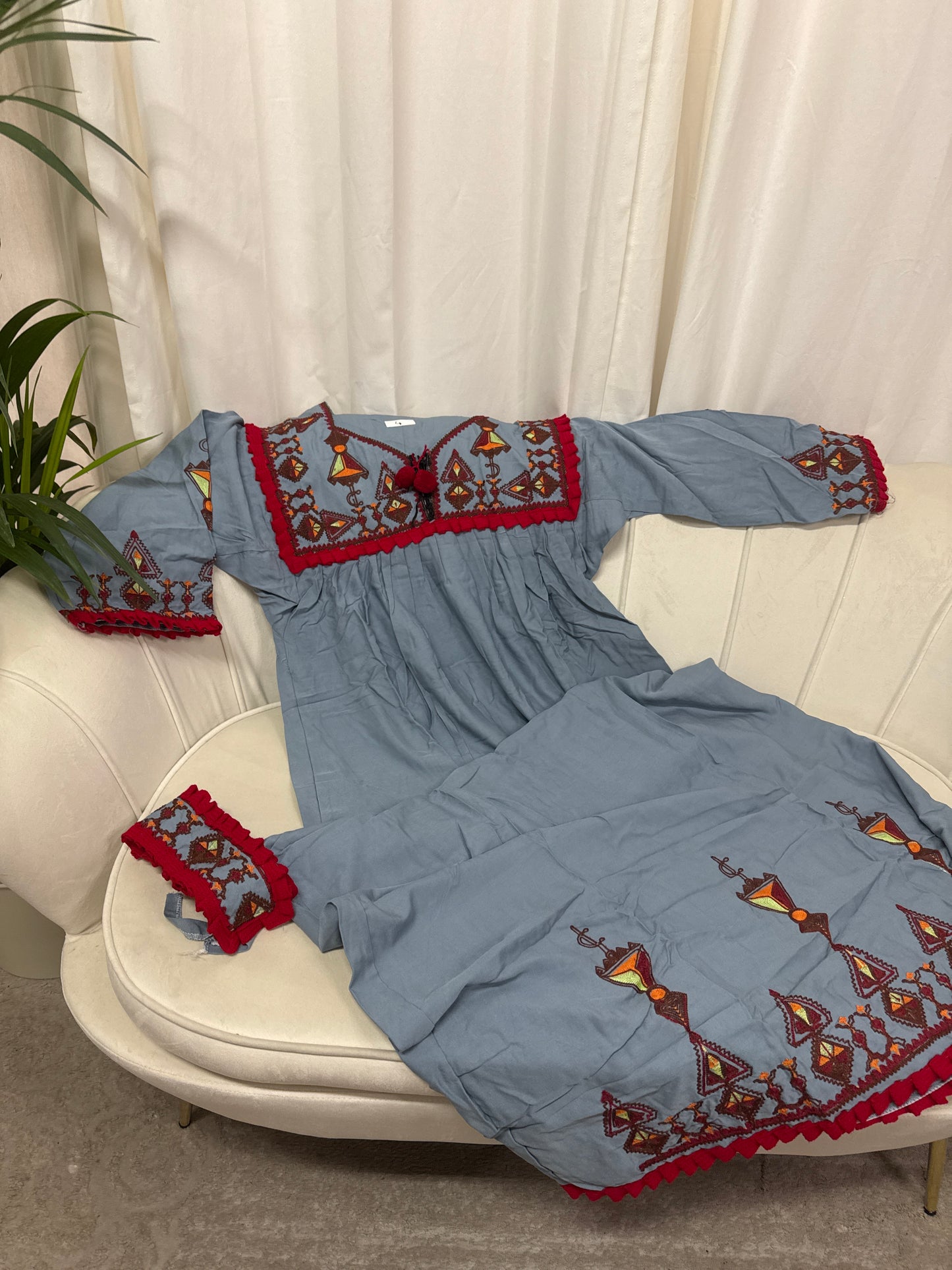 Robes longues brodé avec ceinture