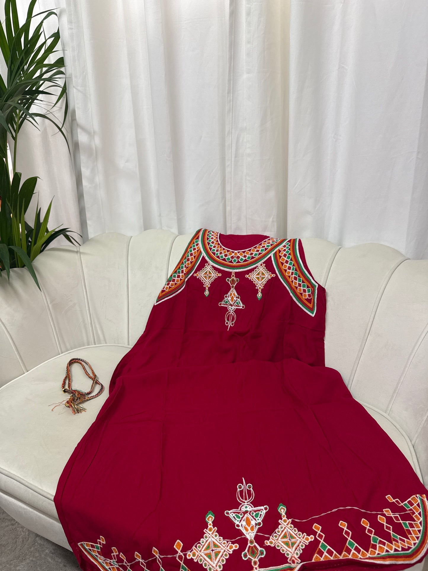 Robes midi brodées sans manches