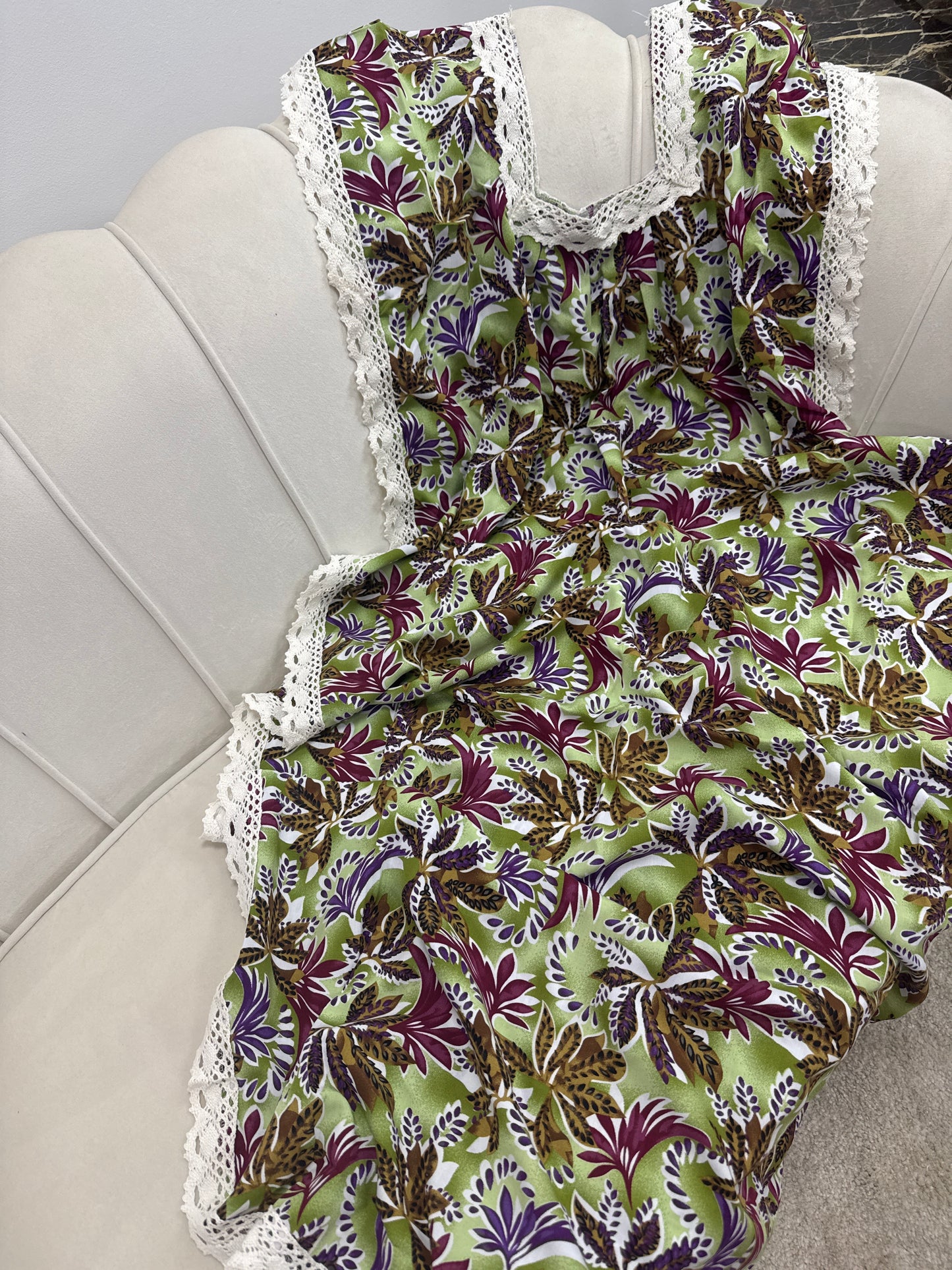 Robe maison avec dentelle
