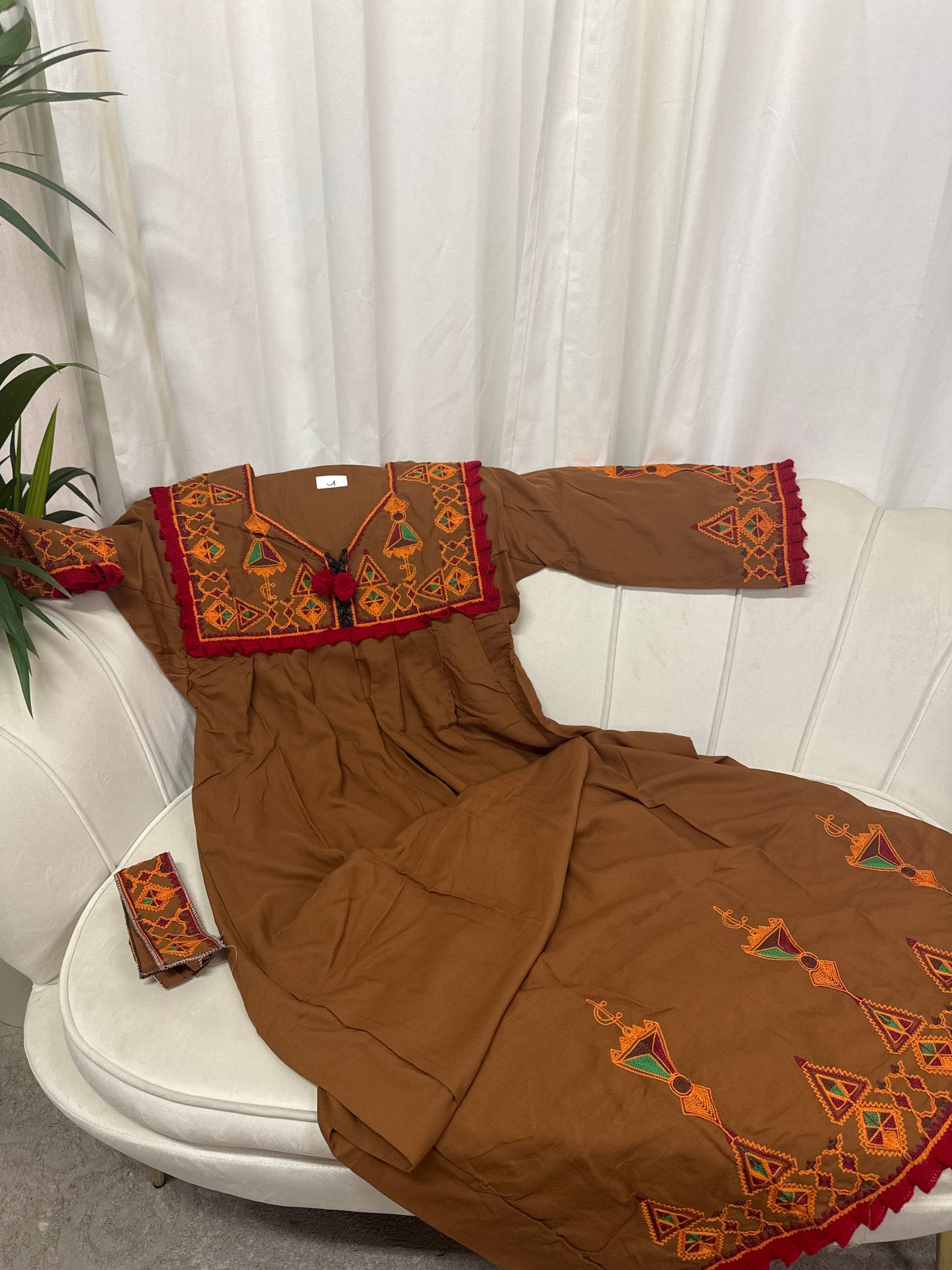 Robes longues brodé avec ceinture
