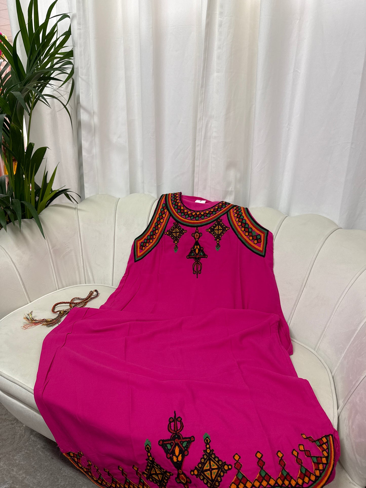 Robes longues brodées sans manches