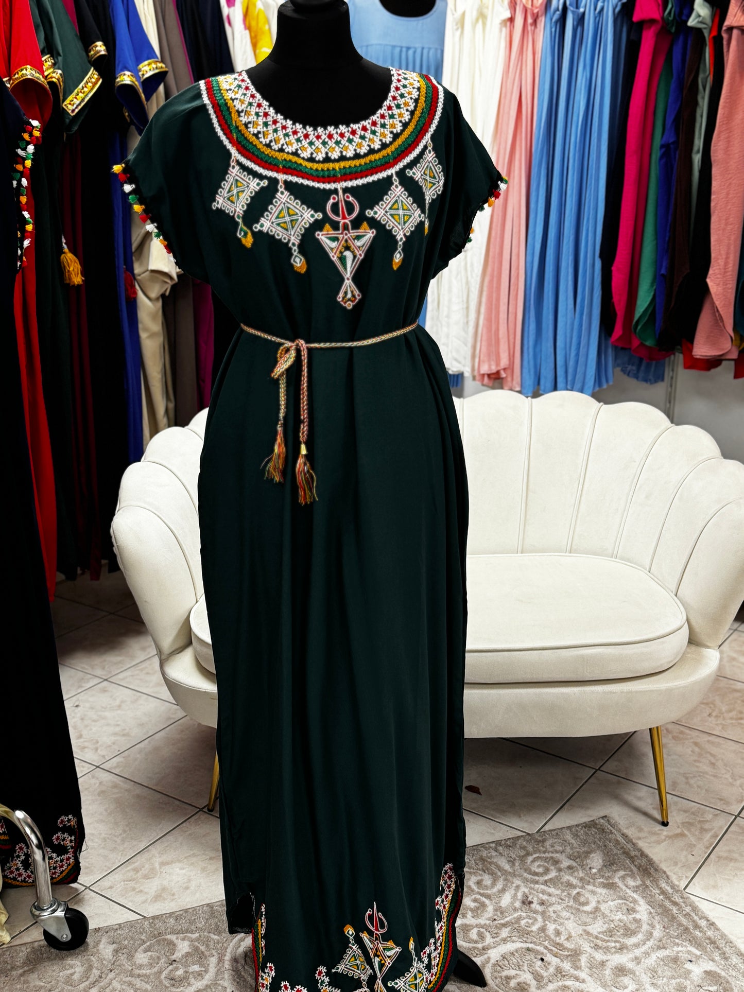 Robe brodé
