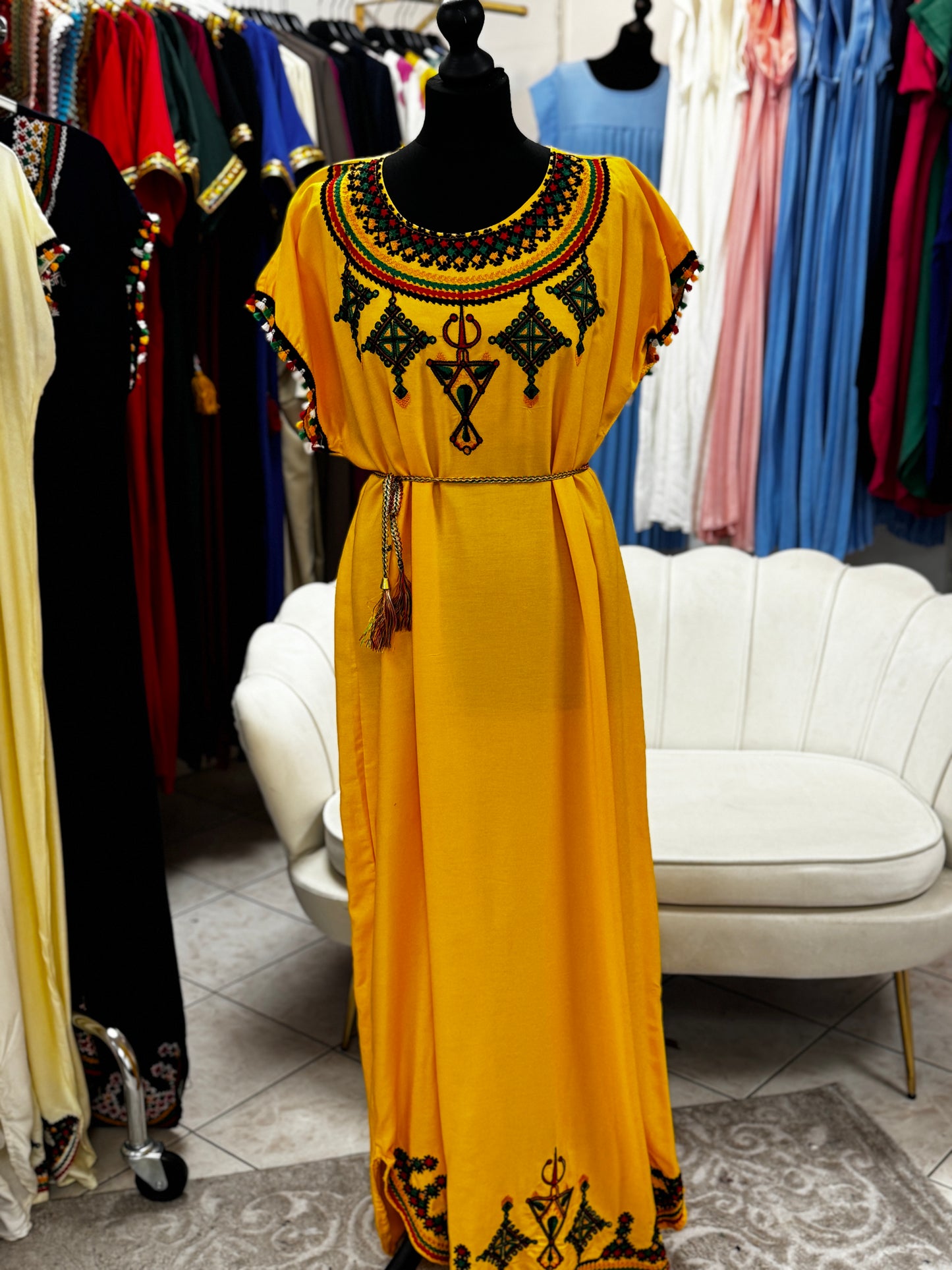 Robe brodé