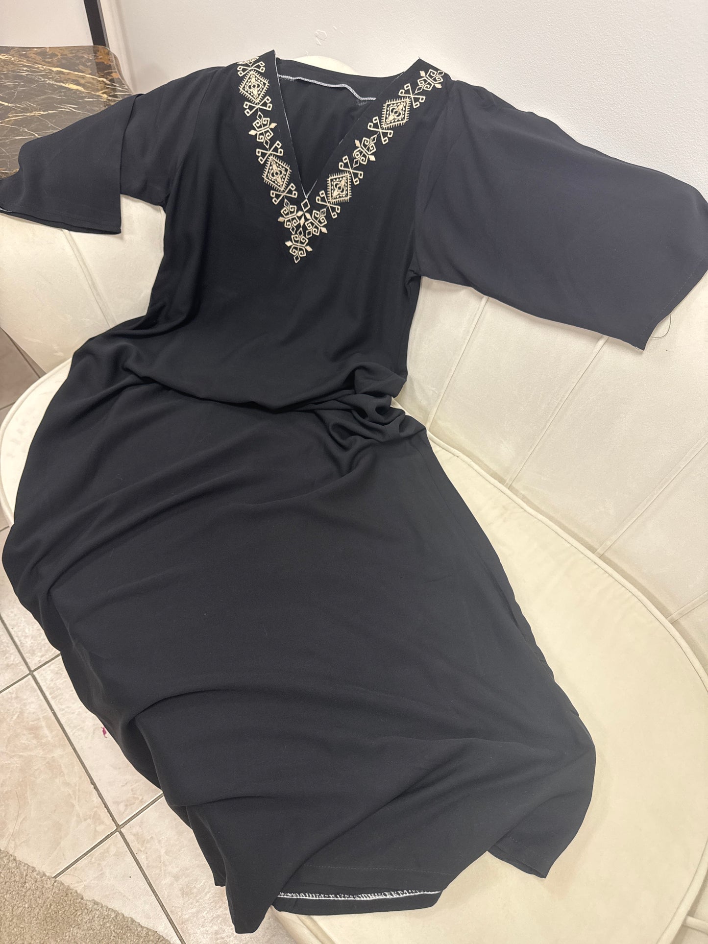 Robes brodées avec manche