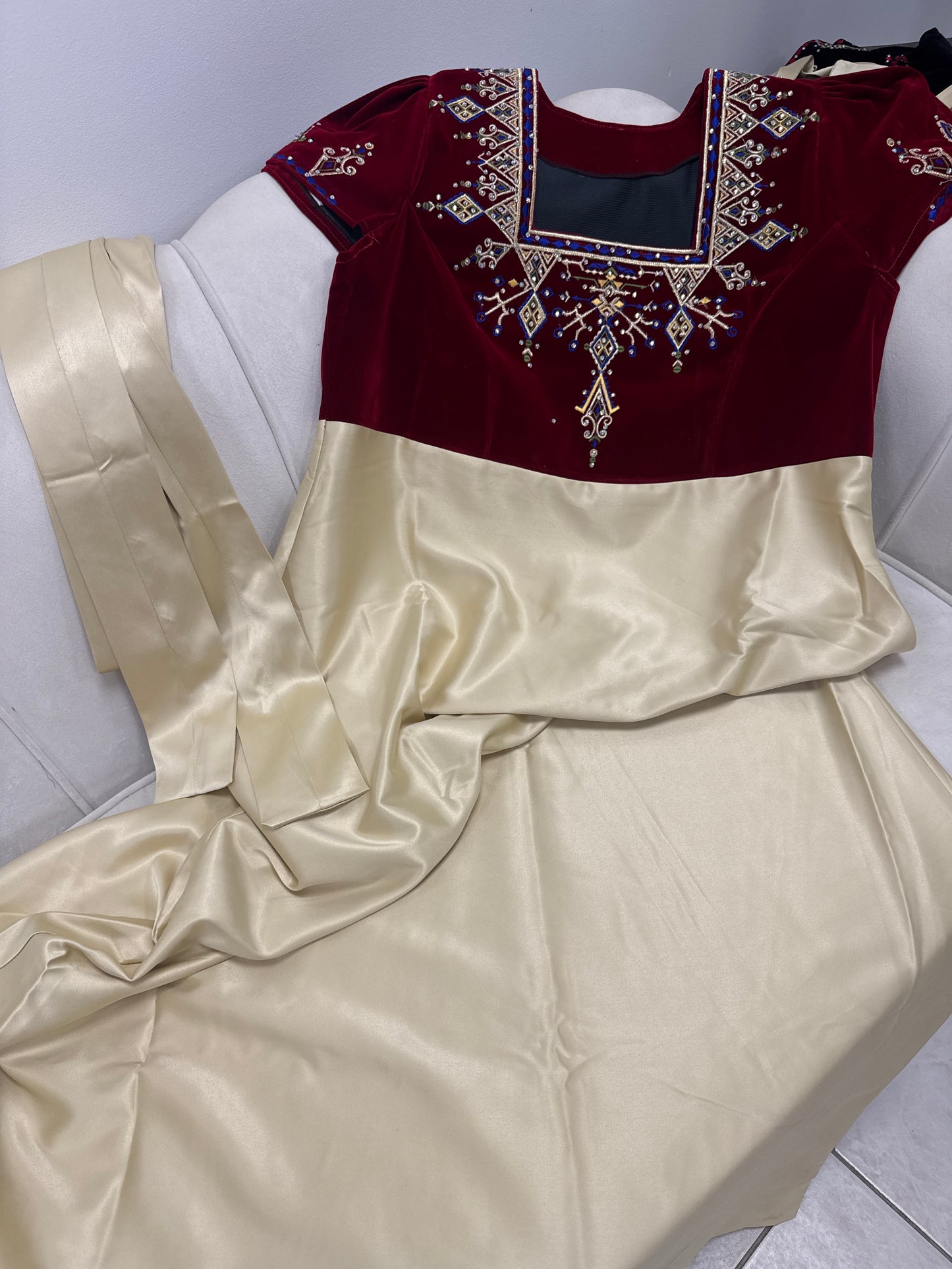 Robes brodées kabyle velours 