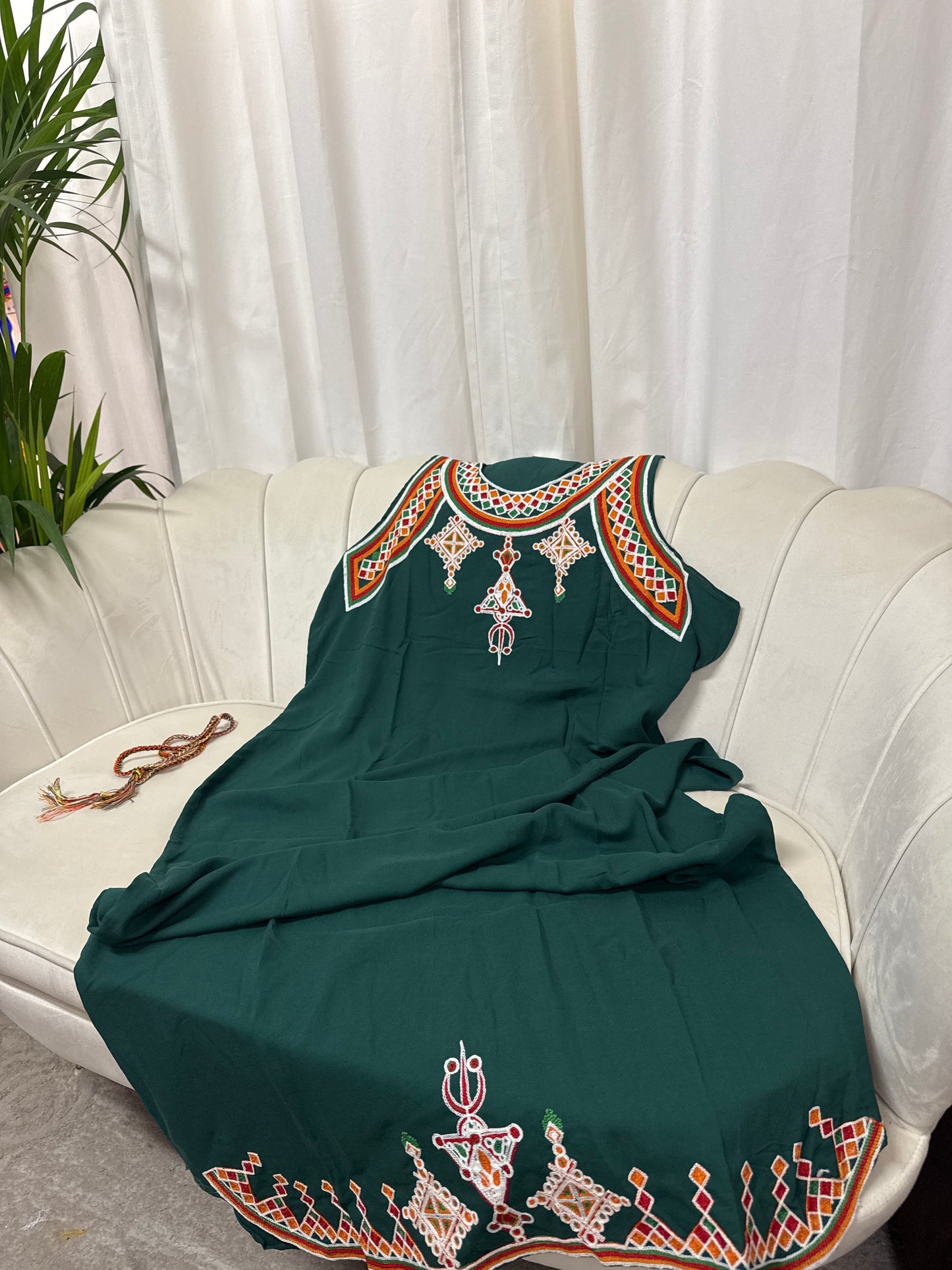 Robes longues brodées sans manches