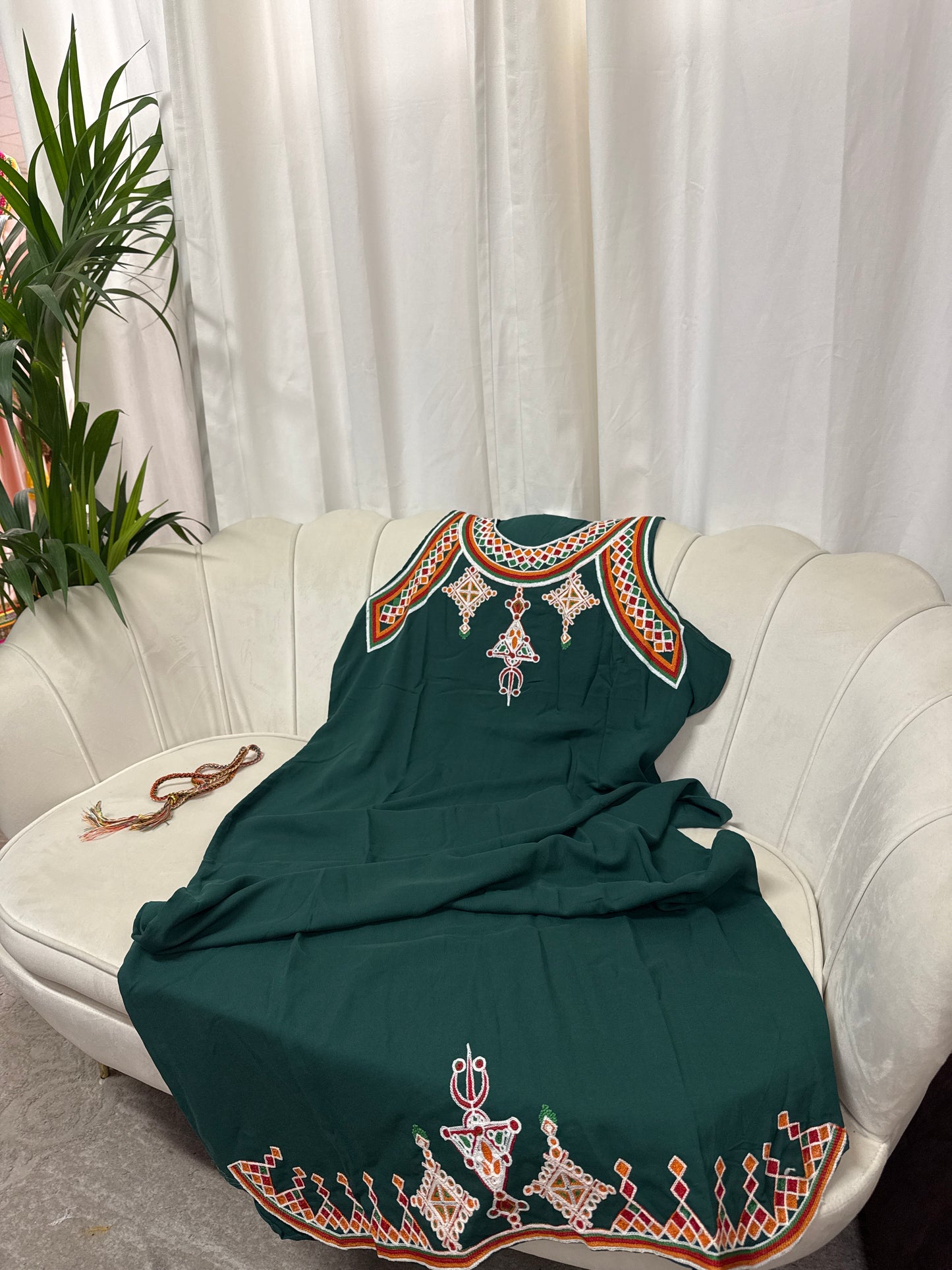 Robes longues brodées sans manches