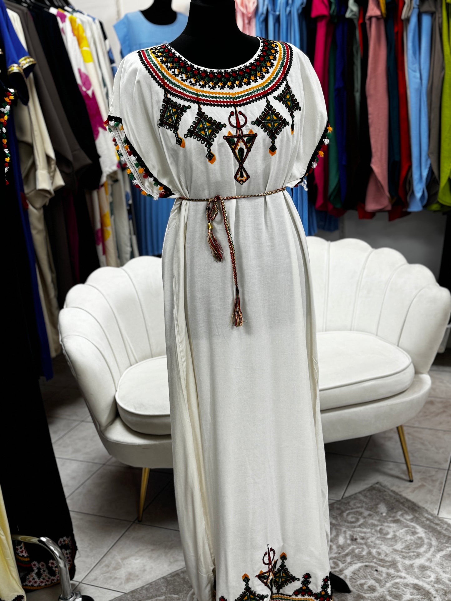Robe brodé