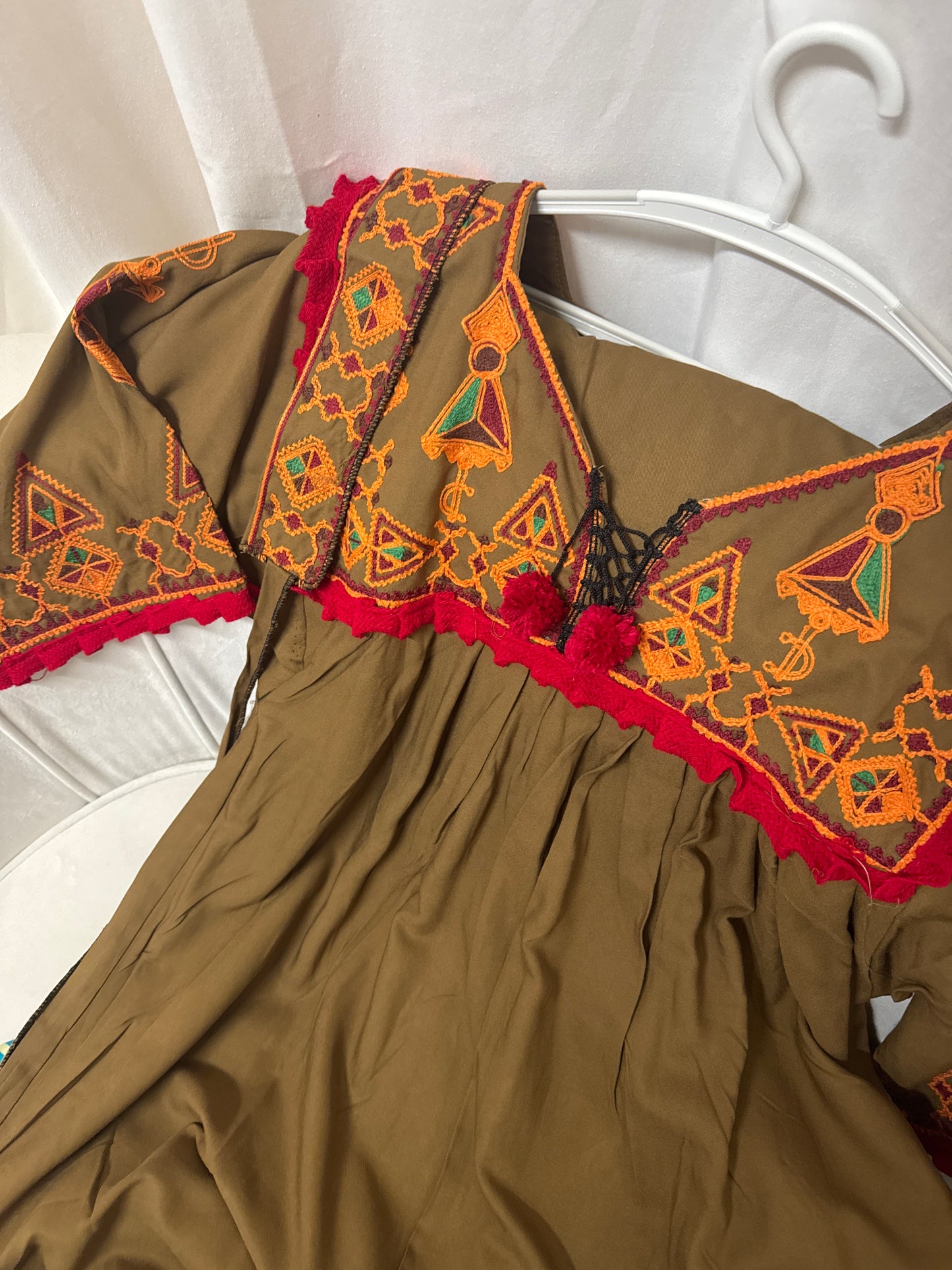 Robes longues brodé avec ceinture