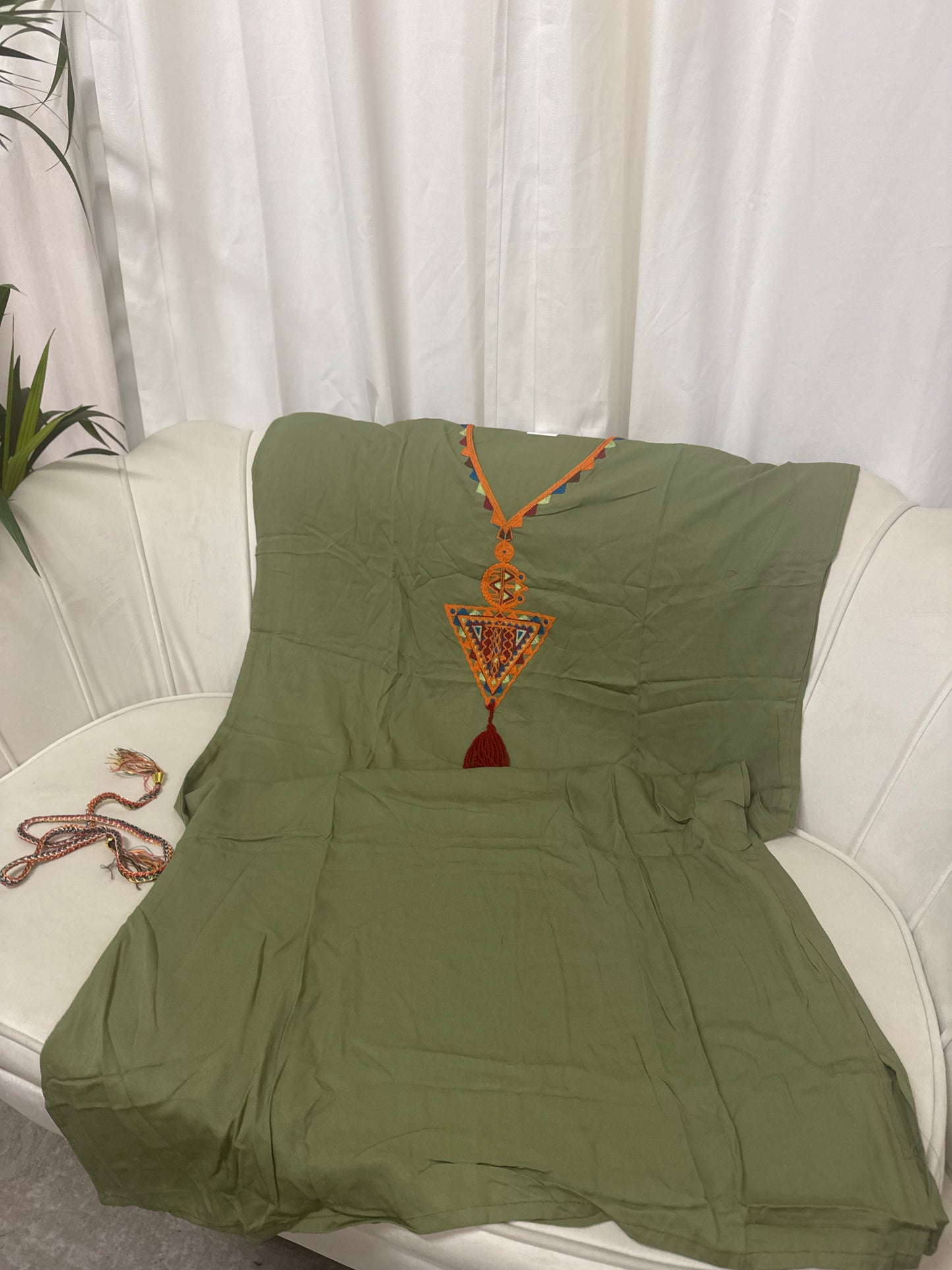 Robes berbères brodées