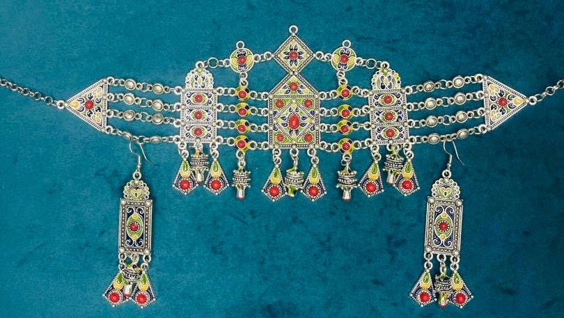 Bijoux de tête avec boucle d’oreilles