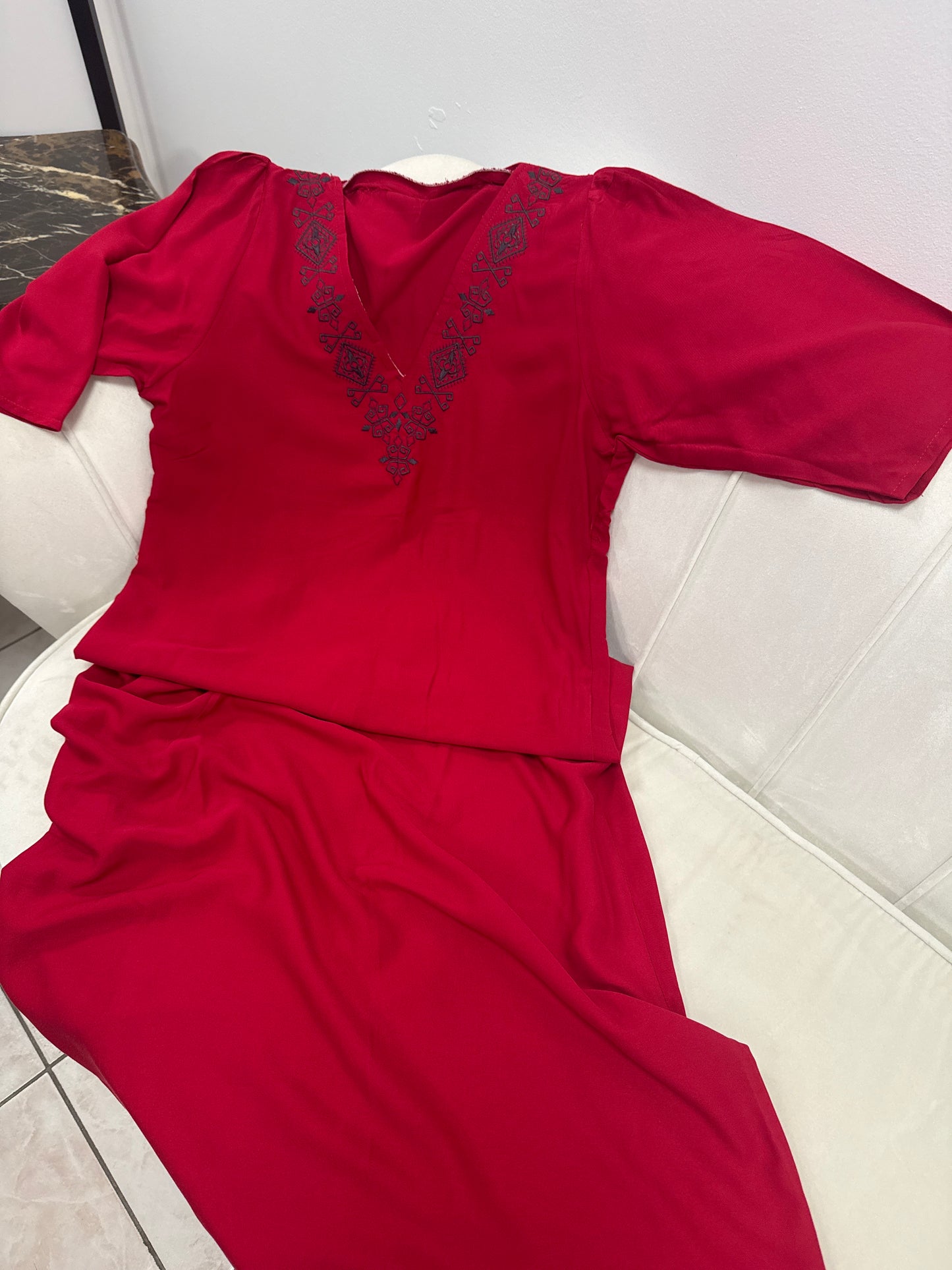 Robes brodées avec manche