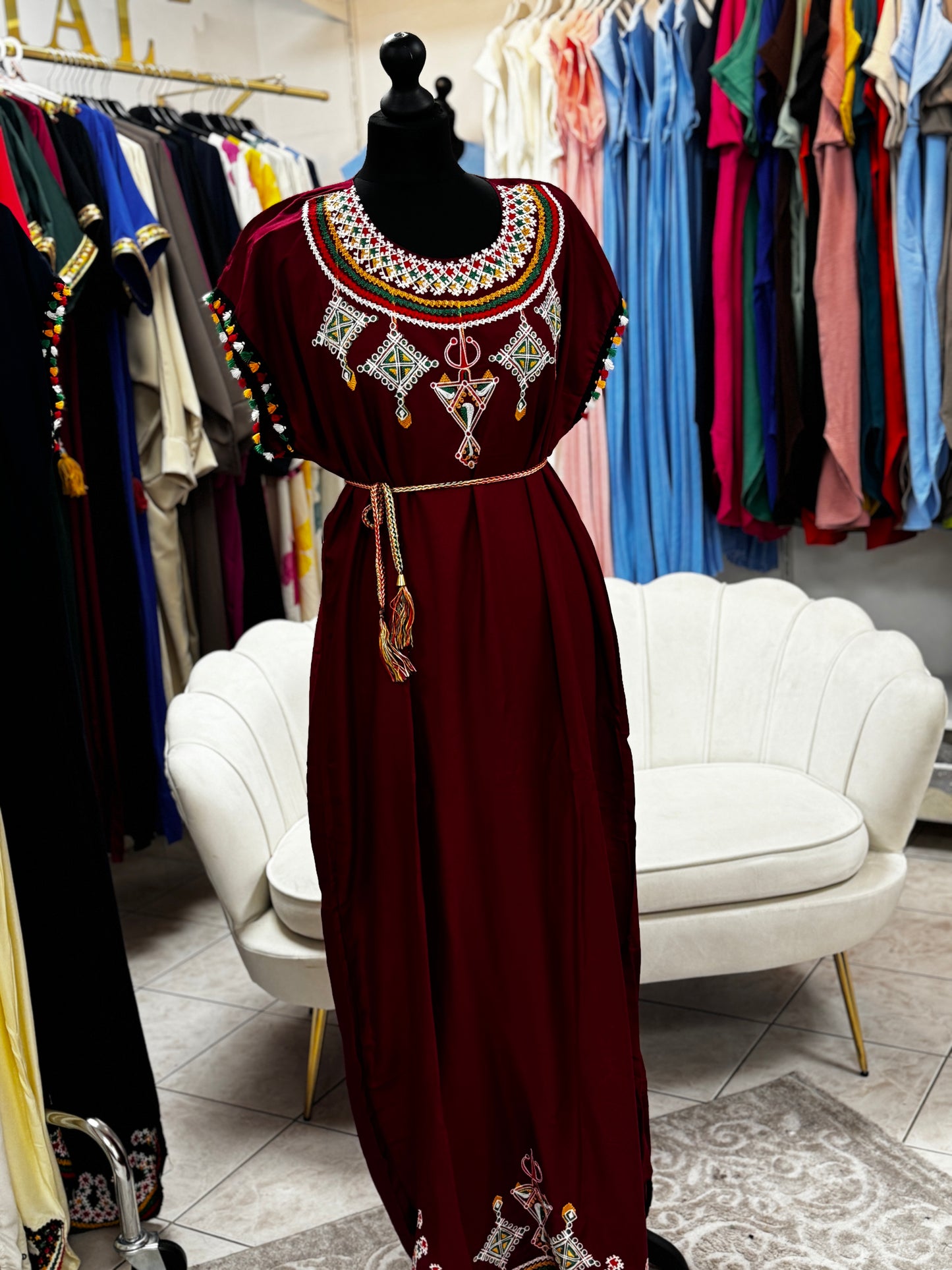 Robe brodé
