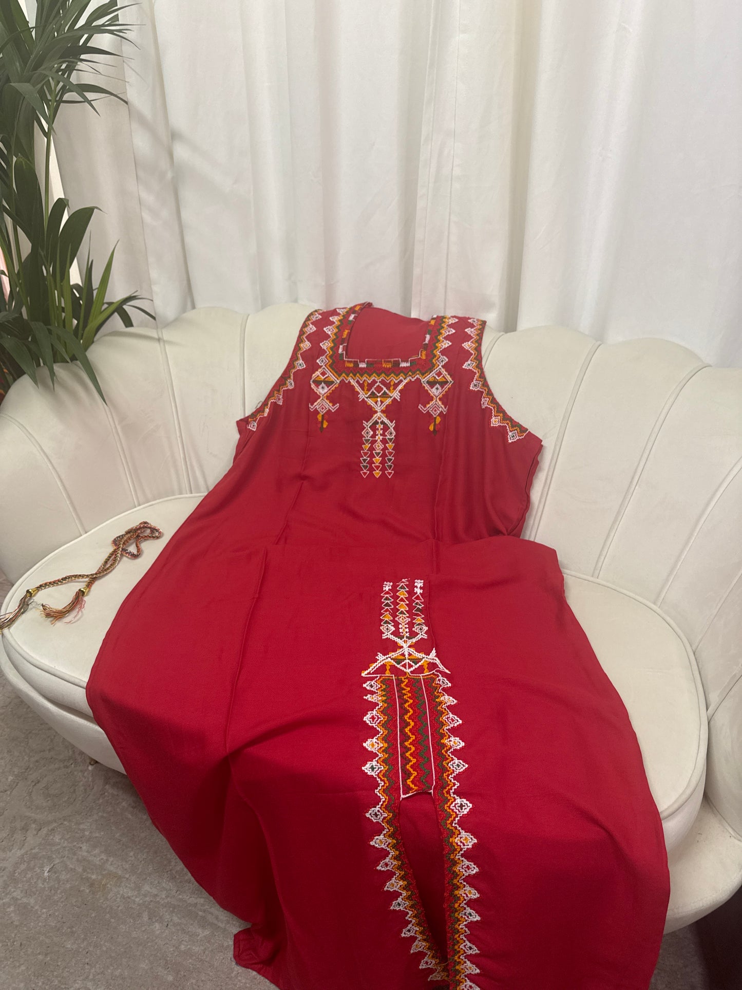 Robes longues brodées sans manches