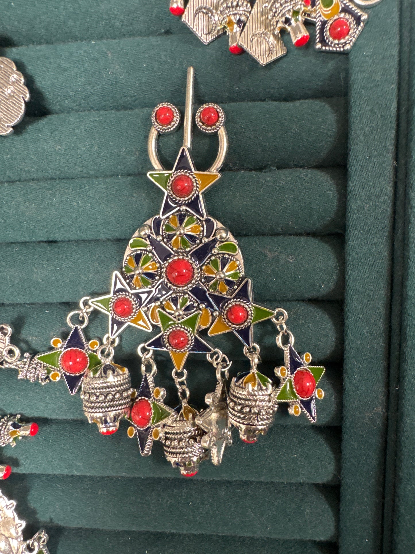 Broche 9