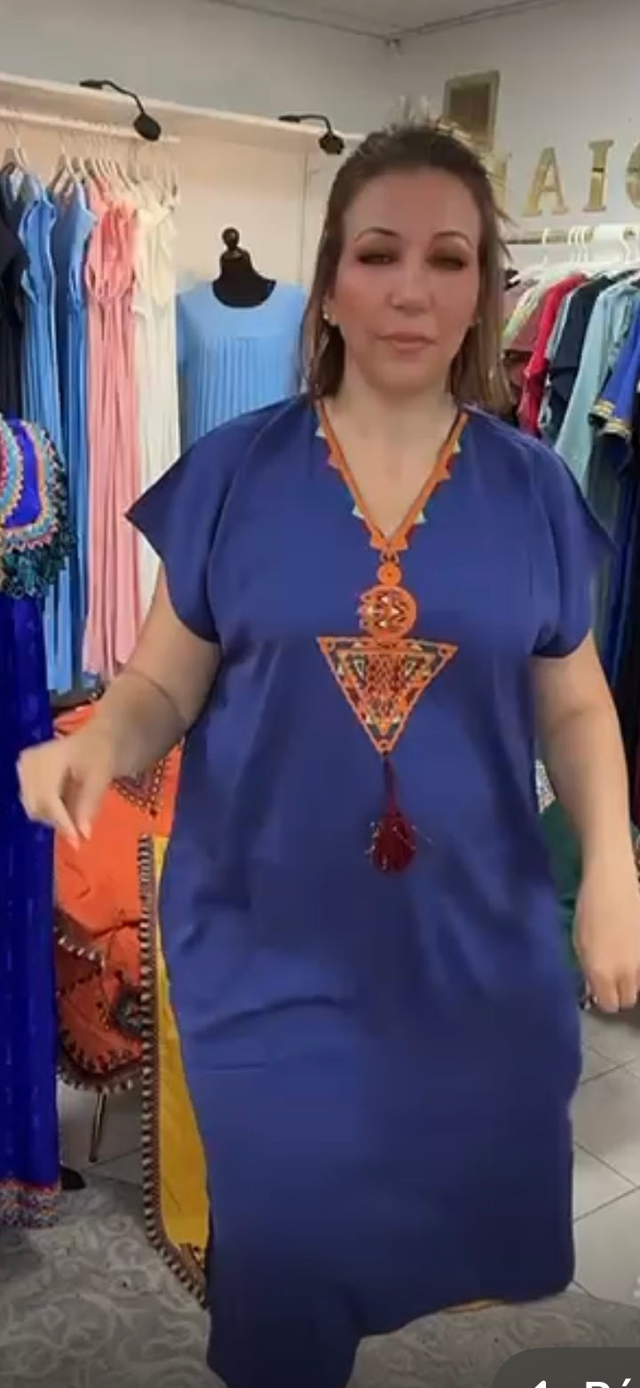 Robes berbères brodées