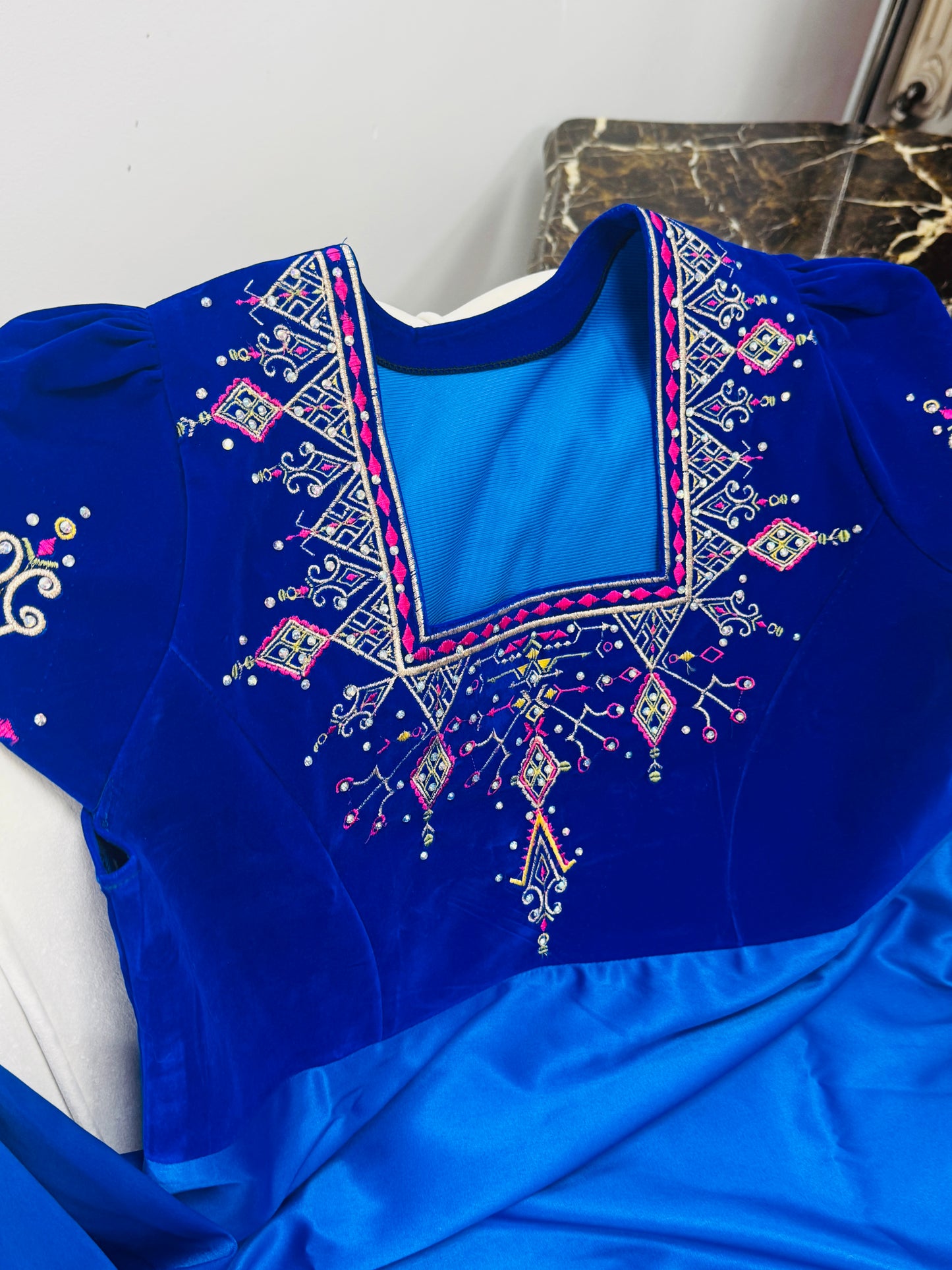 Robes brodées kabyle velours 