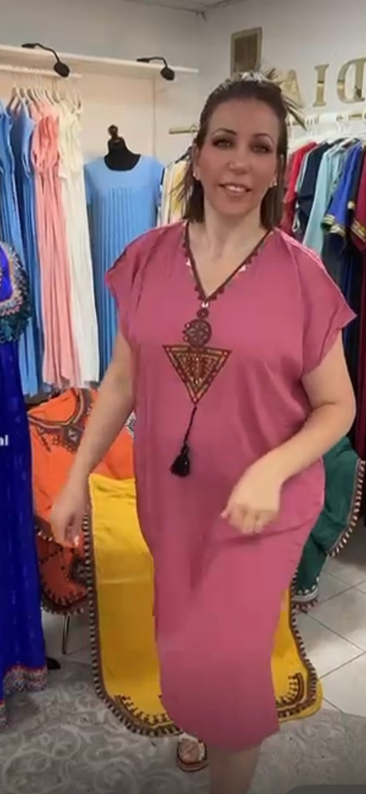Robes berbères brodées