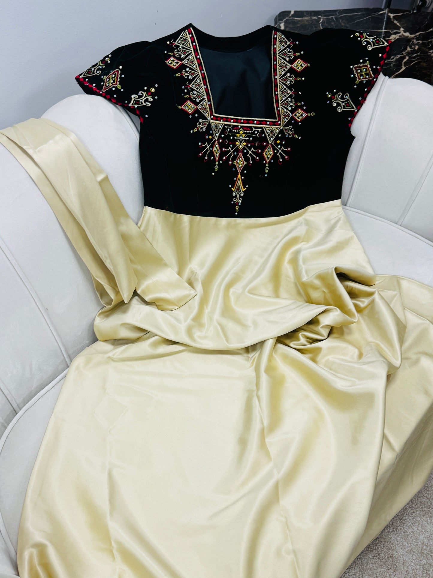 Robes brodées kabyle velours 