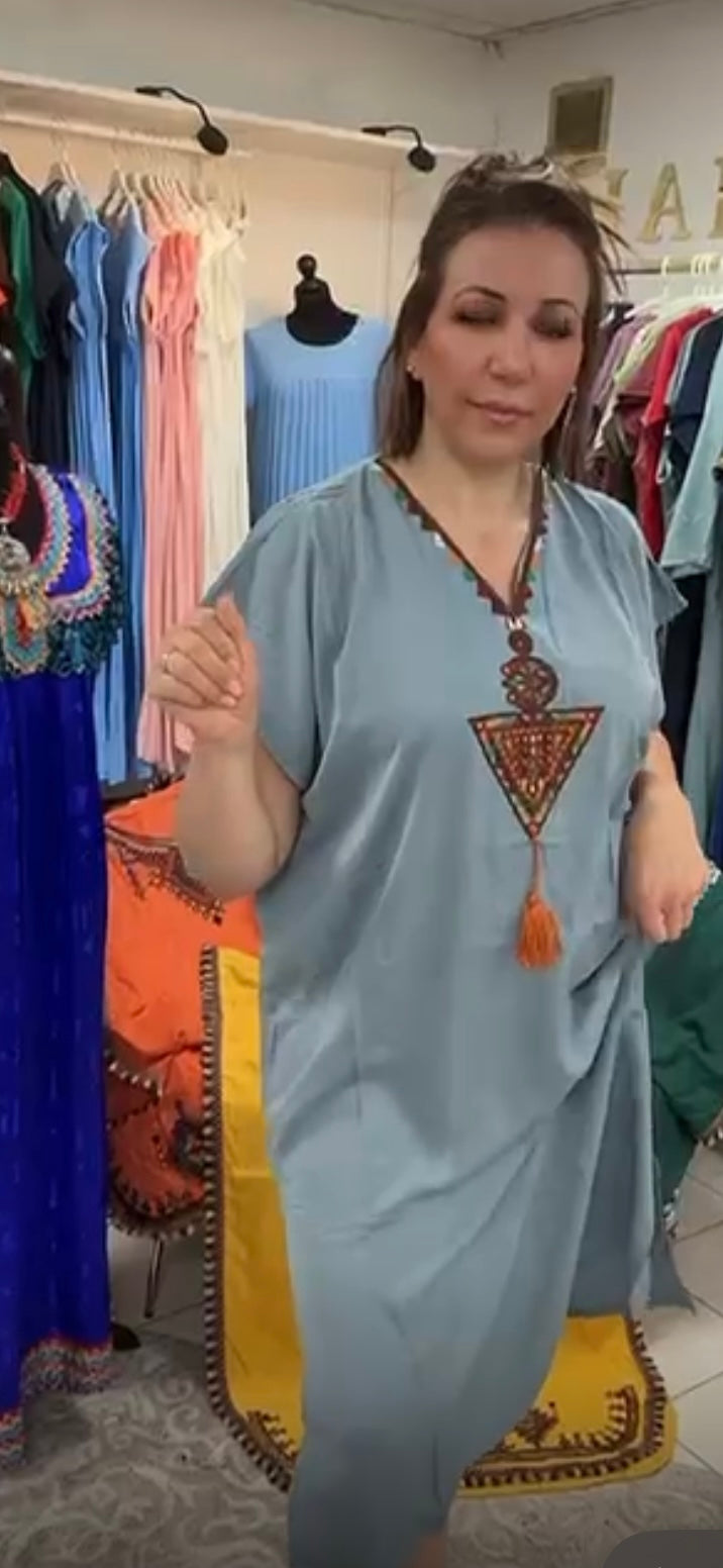 Robes berbères brodées