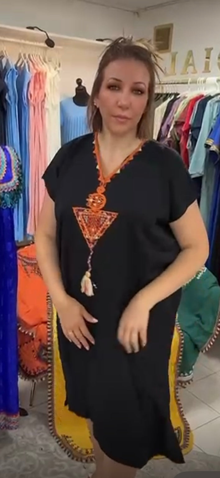 Robes berbères brodées