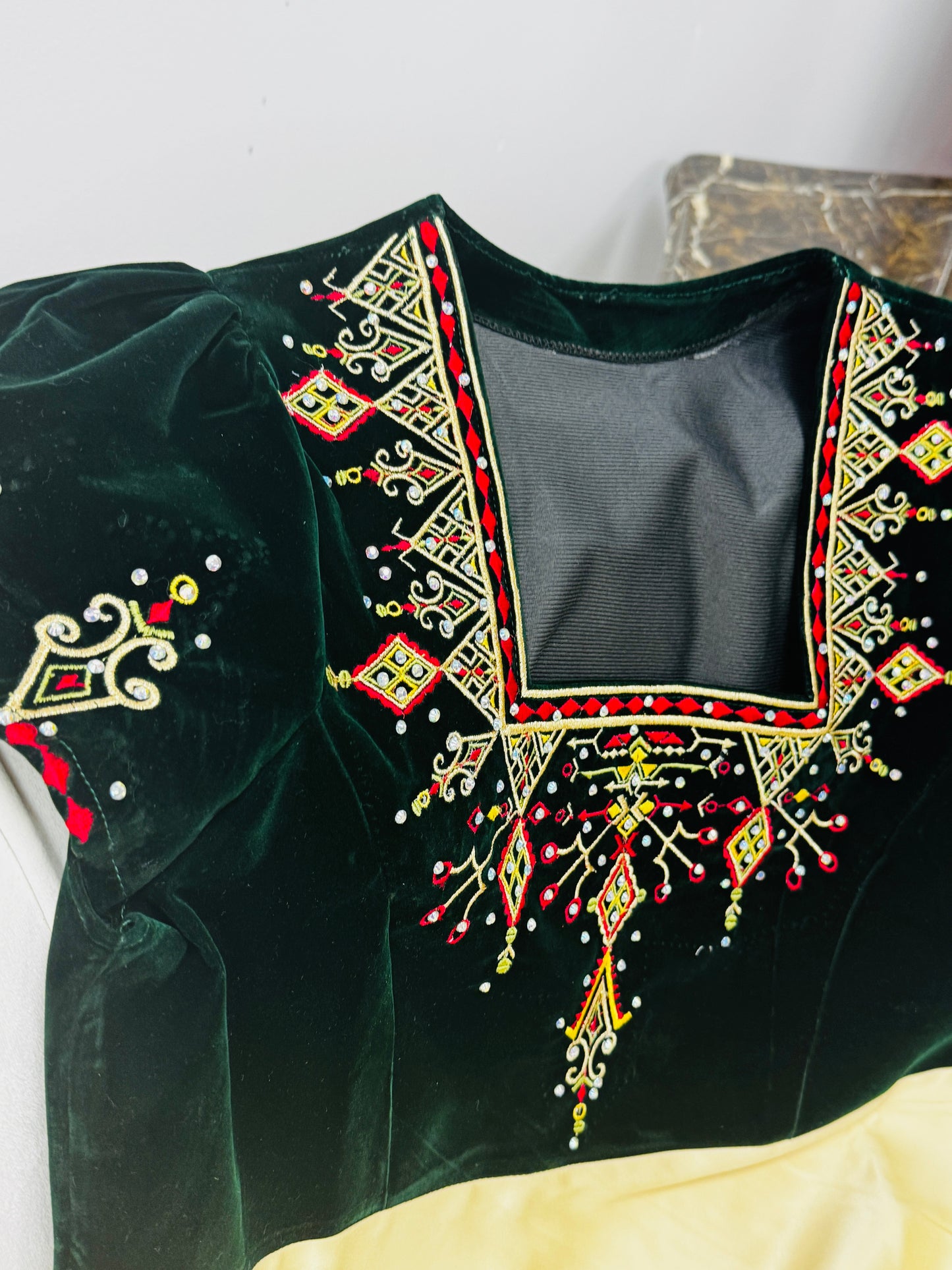 Robes brodées kabyle velours 