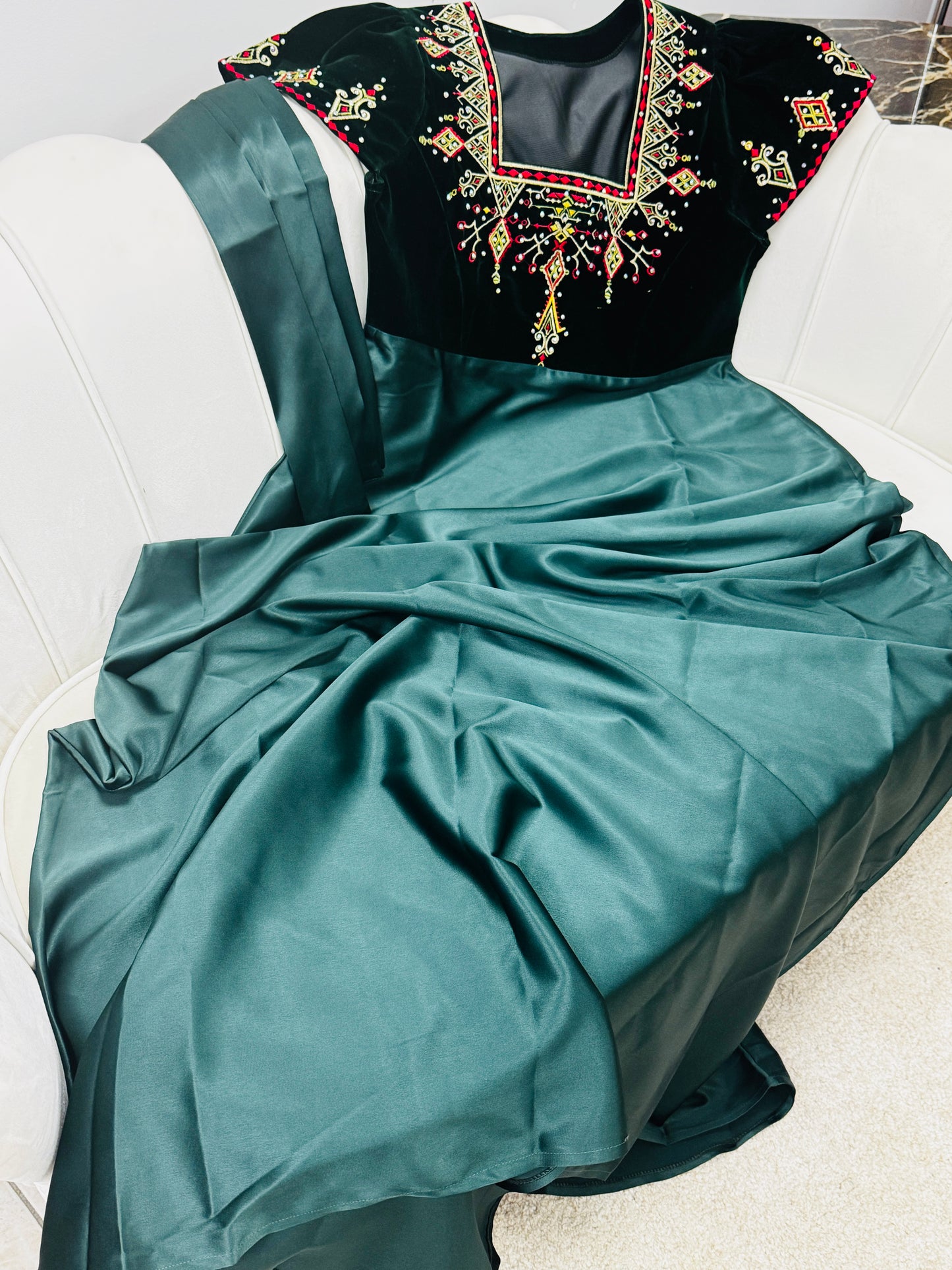 Robes brodées kabyle velours 