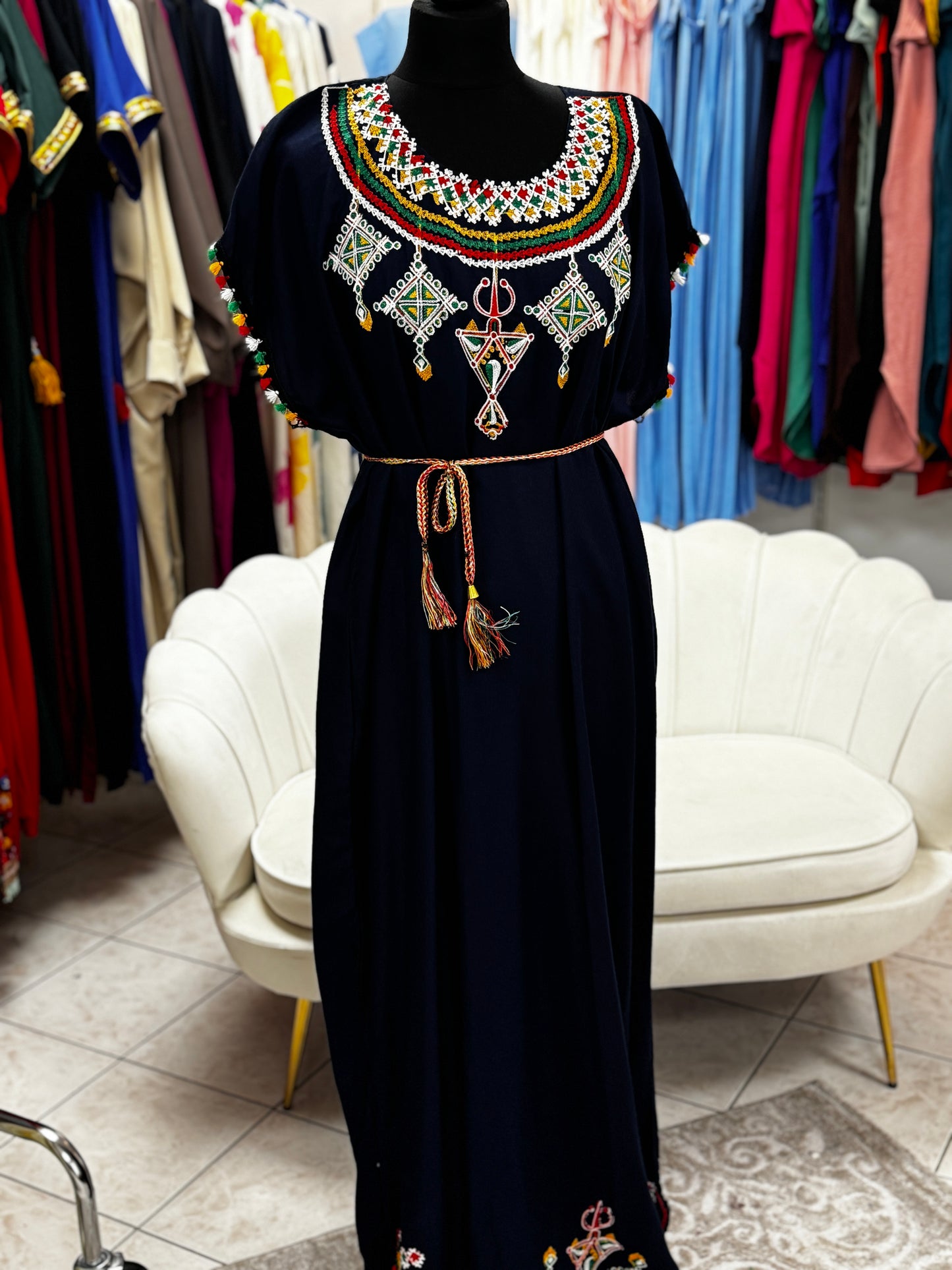 Robe brodé